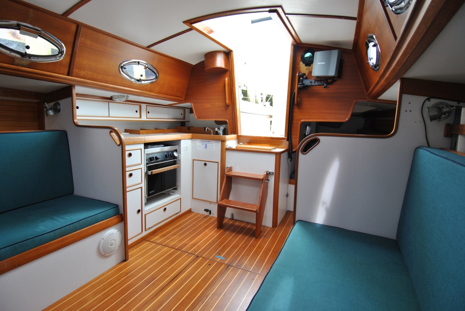 Salon Aft Starboard