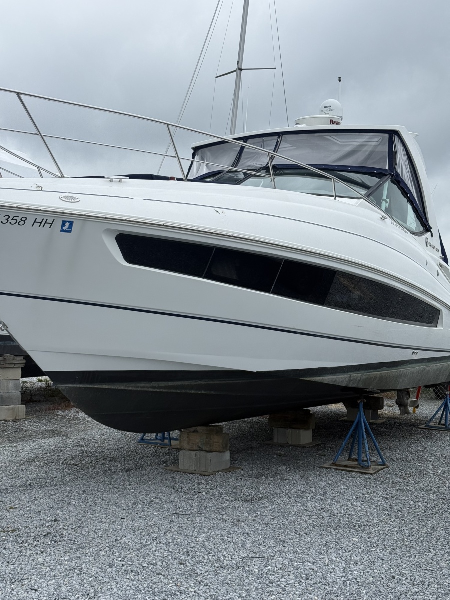 2016 Cruisers Yachts 350 Express