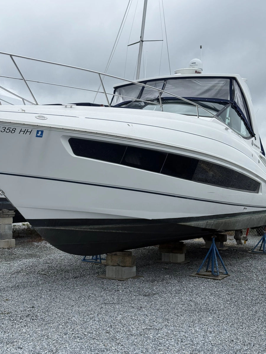 2016 Cruisers Yachts 350 Express