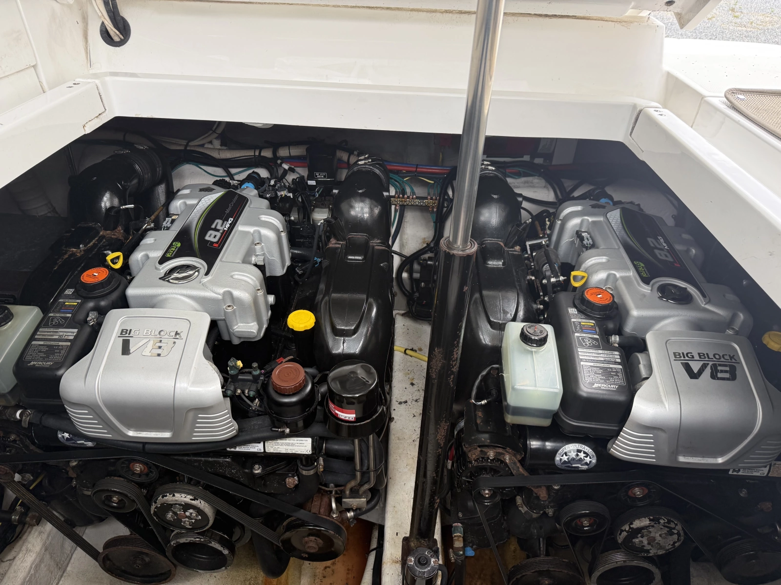 2016 Cruisers Yachts 350 Express