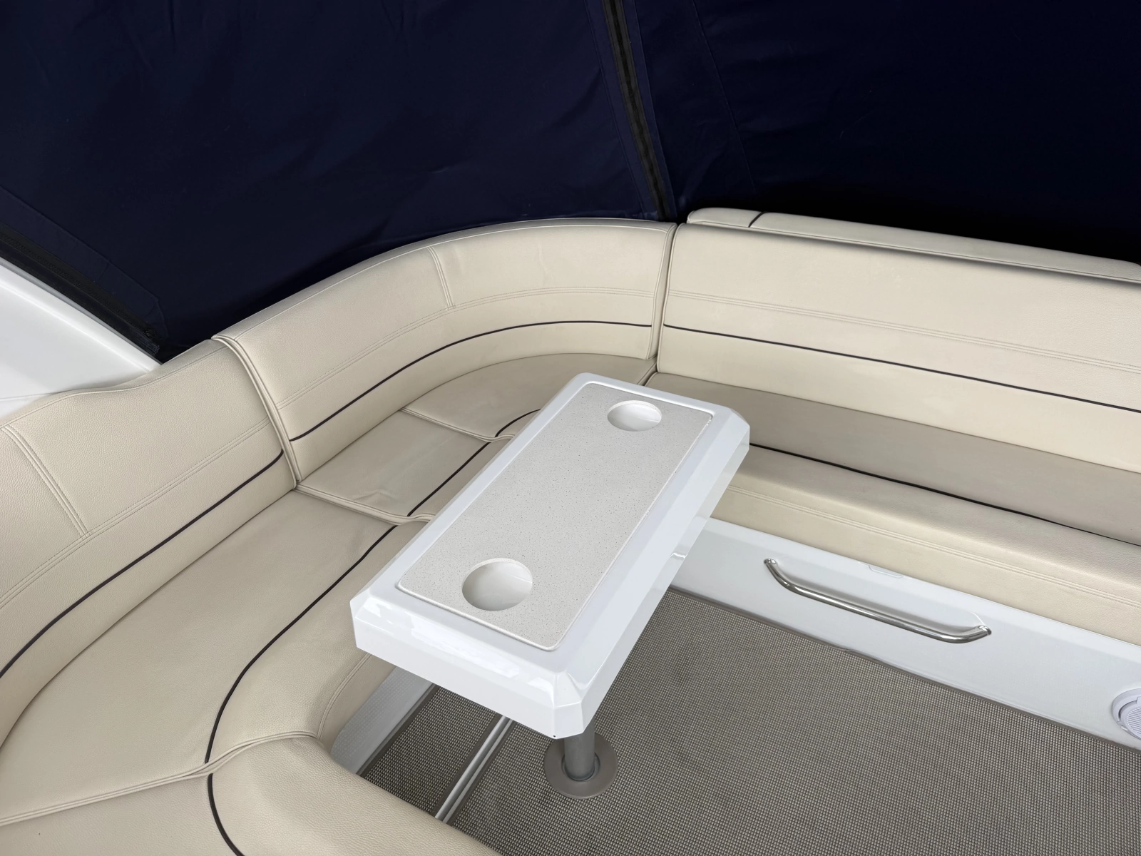 2016 Cruisers Yachts 350 Express