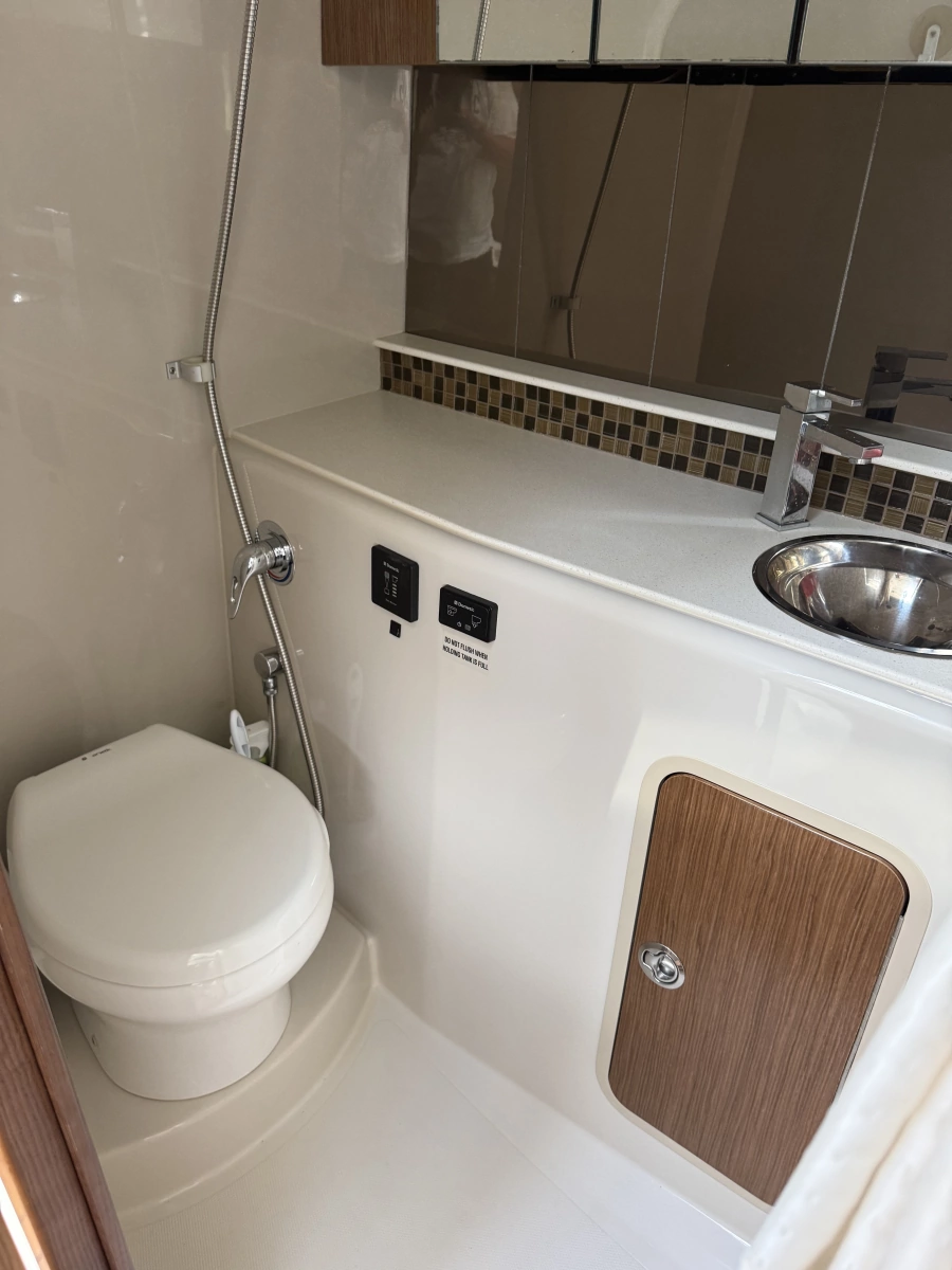 2016 Cruisers Yachts 350 Express