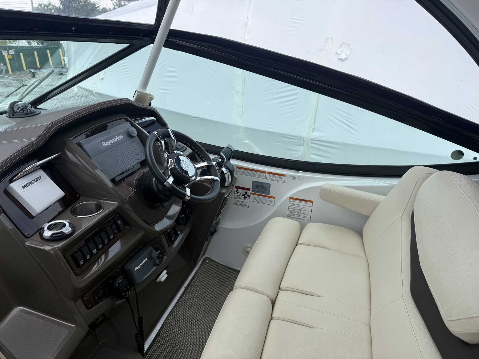 2016 Cruisers Yachts 350 Express