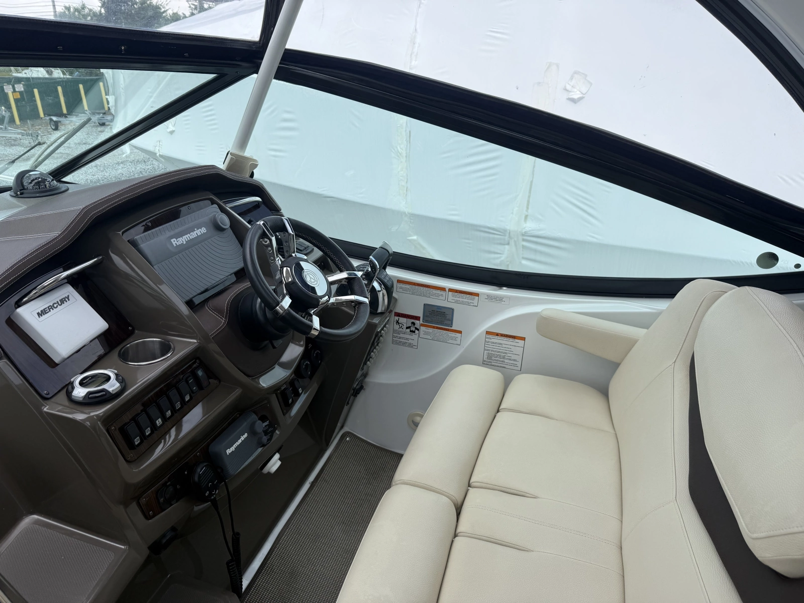 2016 Cruisers Yachts 350 Express