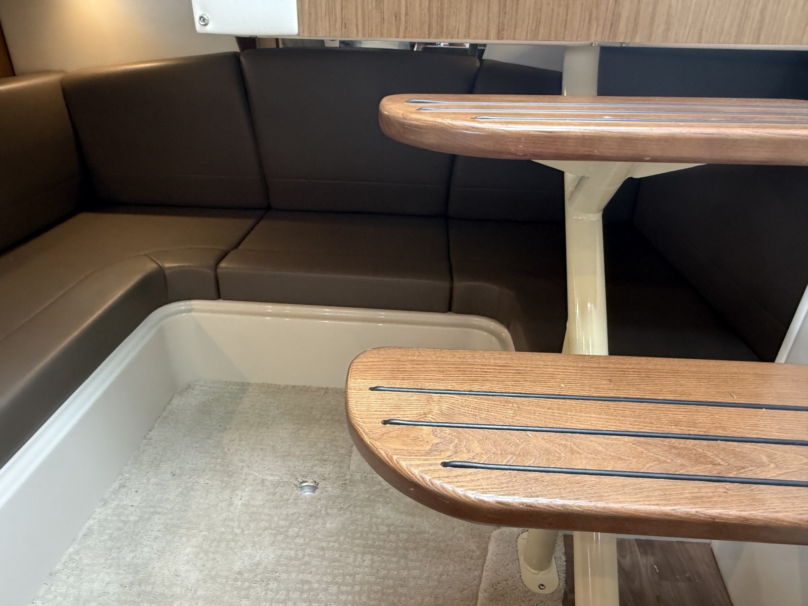 2016 Cruisers Yachts 350 Express