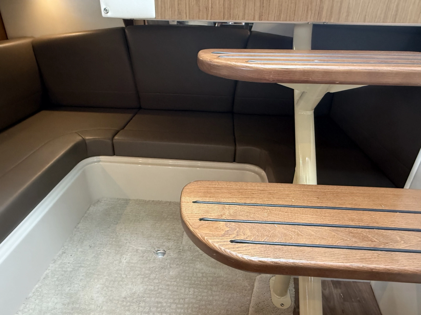 2016 Cruisers Yachts 350 Express