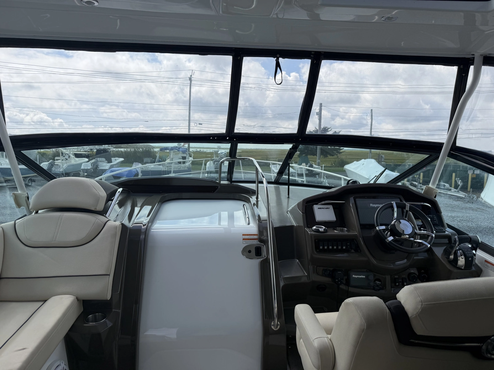 2016 Cruisers Yachts 350 Express