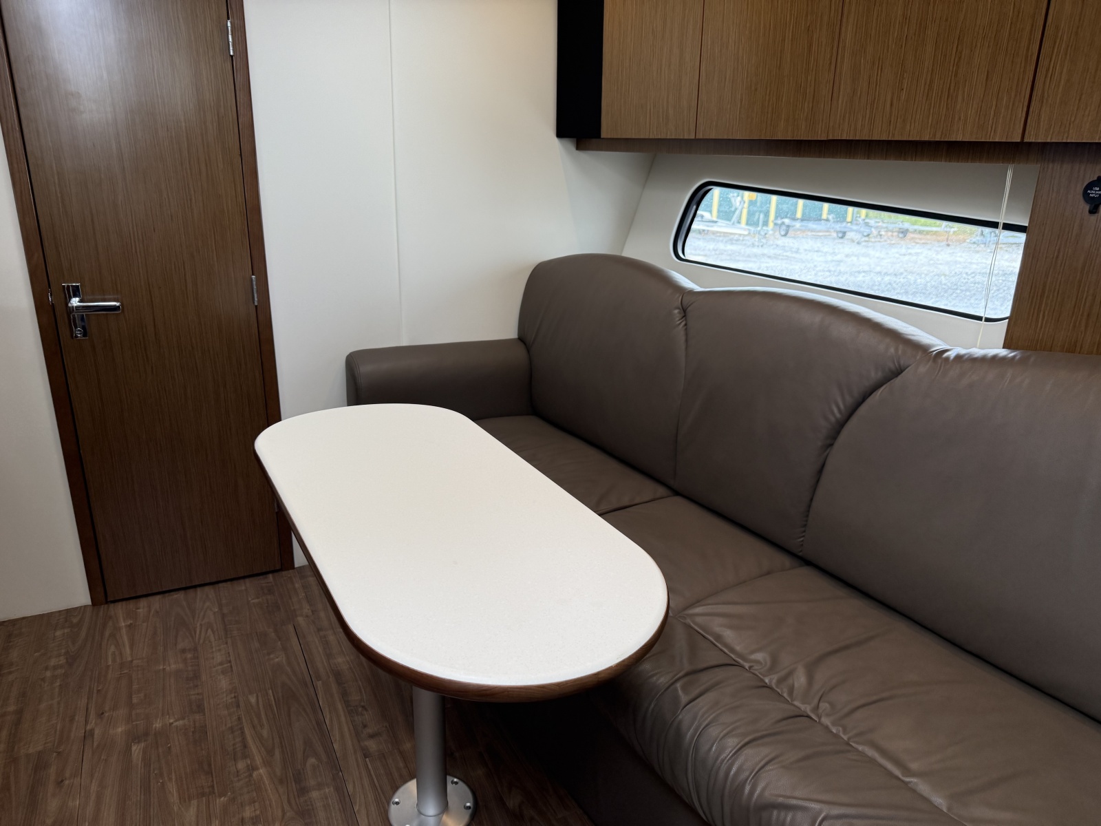 2016 Cruisers Yachts 350 Express
