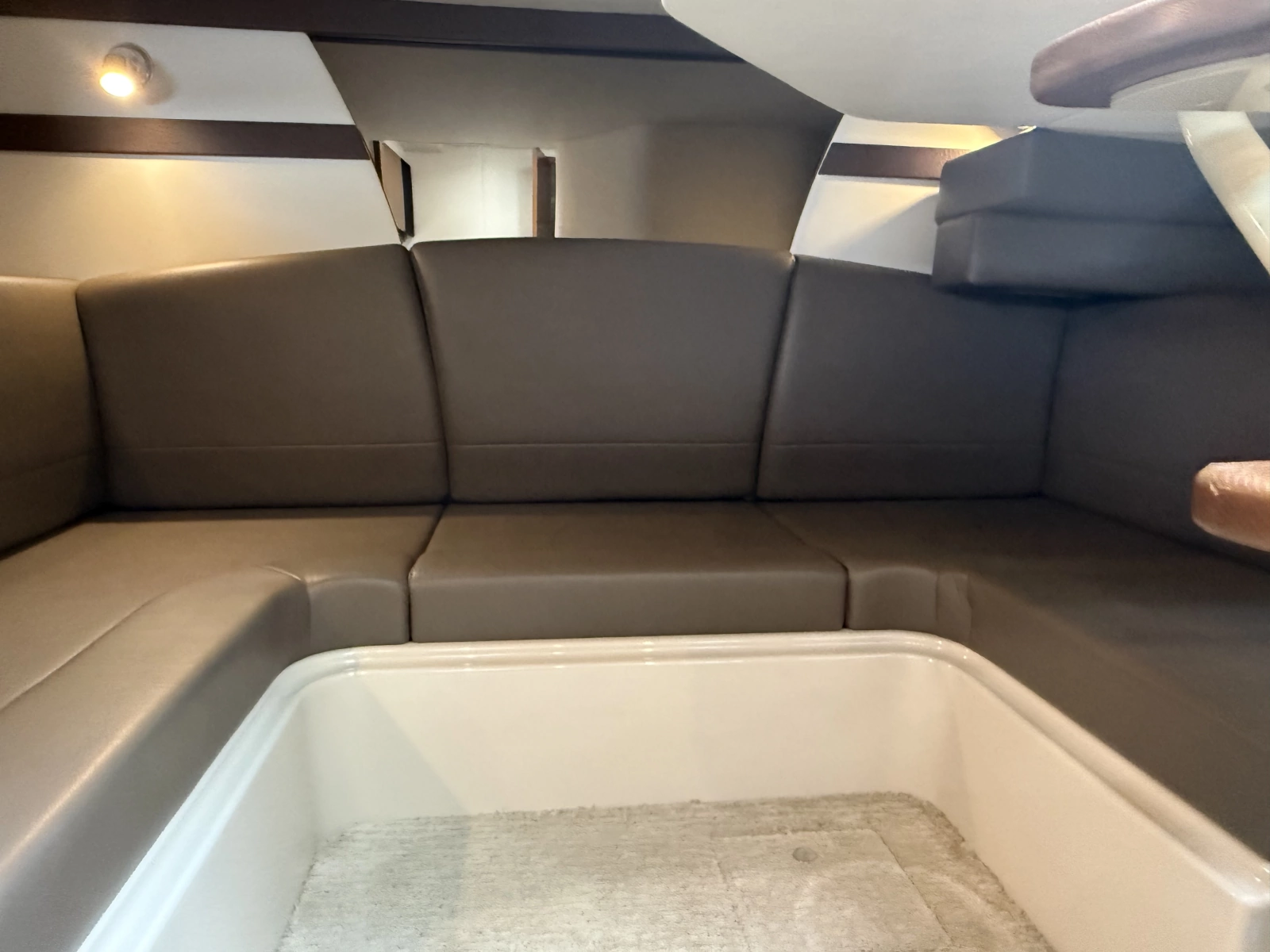 2016 Cruisers Yachts 350 Express