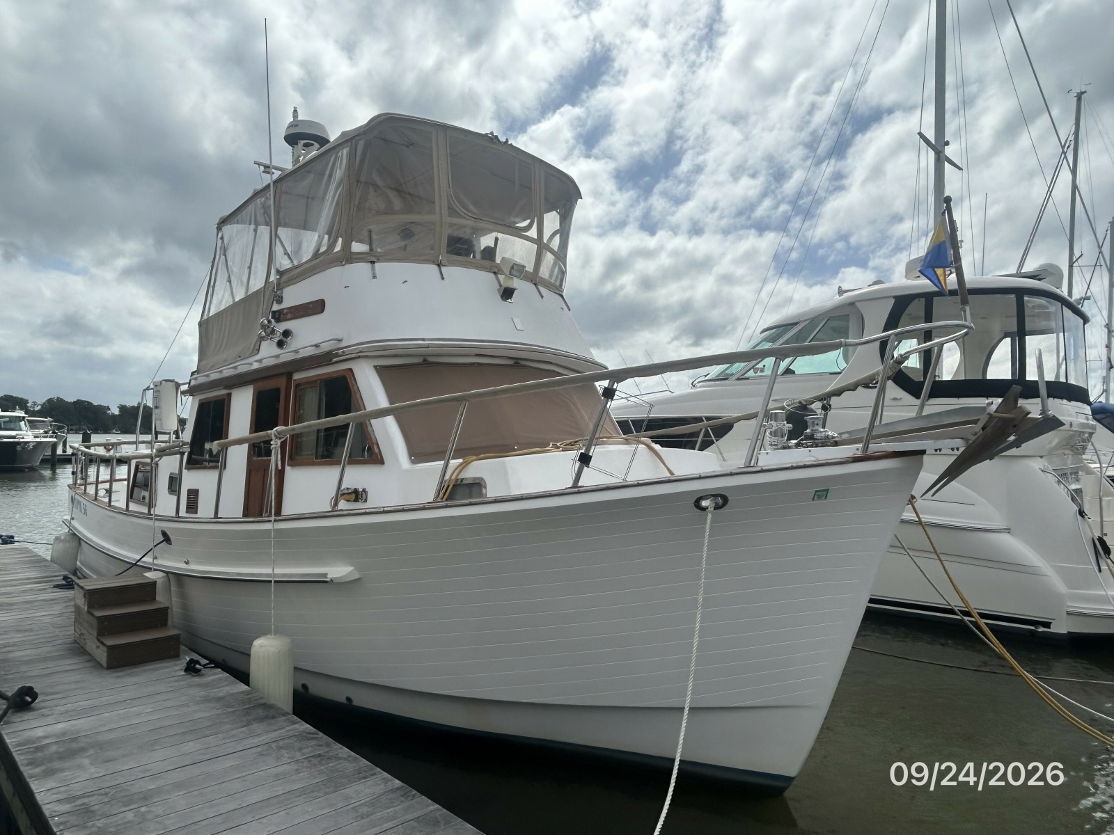 36' Monk starboard forward profile