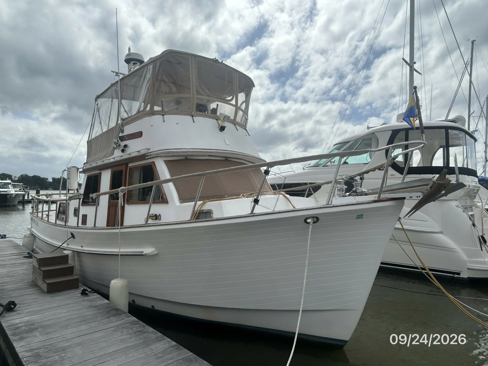 36' Monk starboard forward profile
