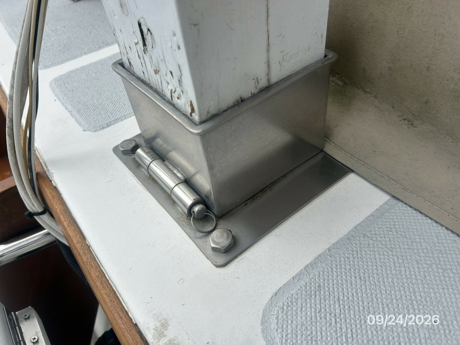 36' Monk mast base hinge