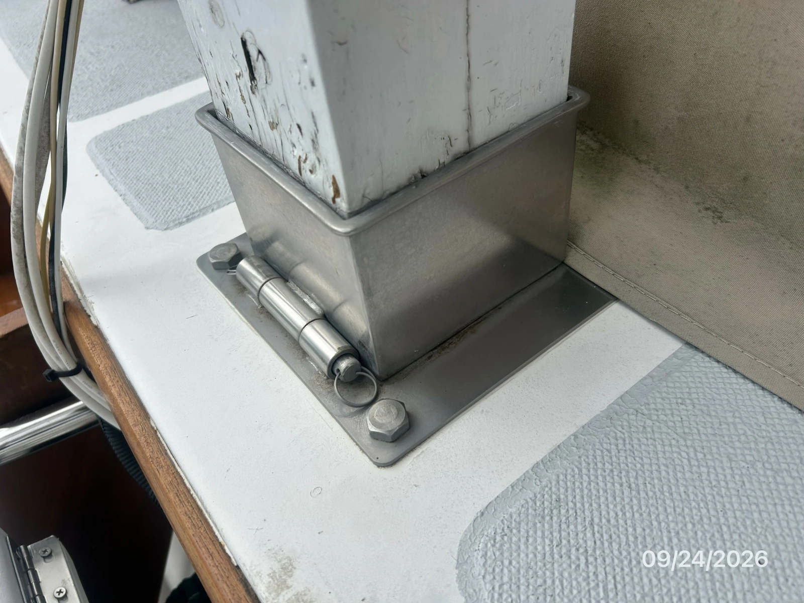 36' Monk mast base hinge