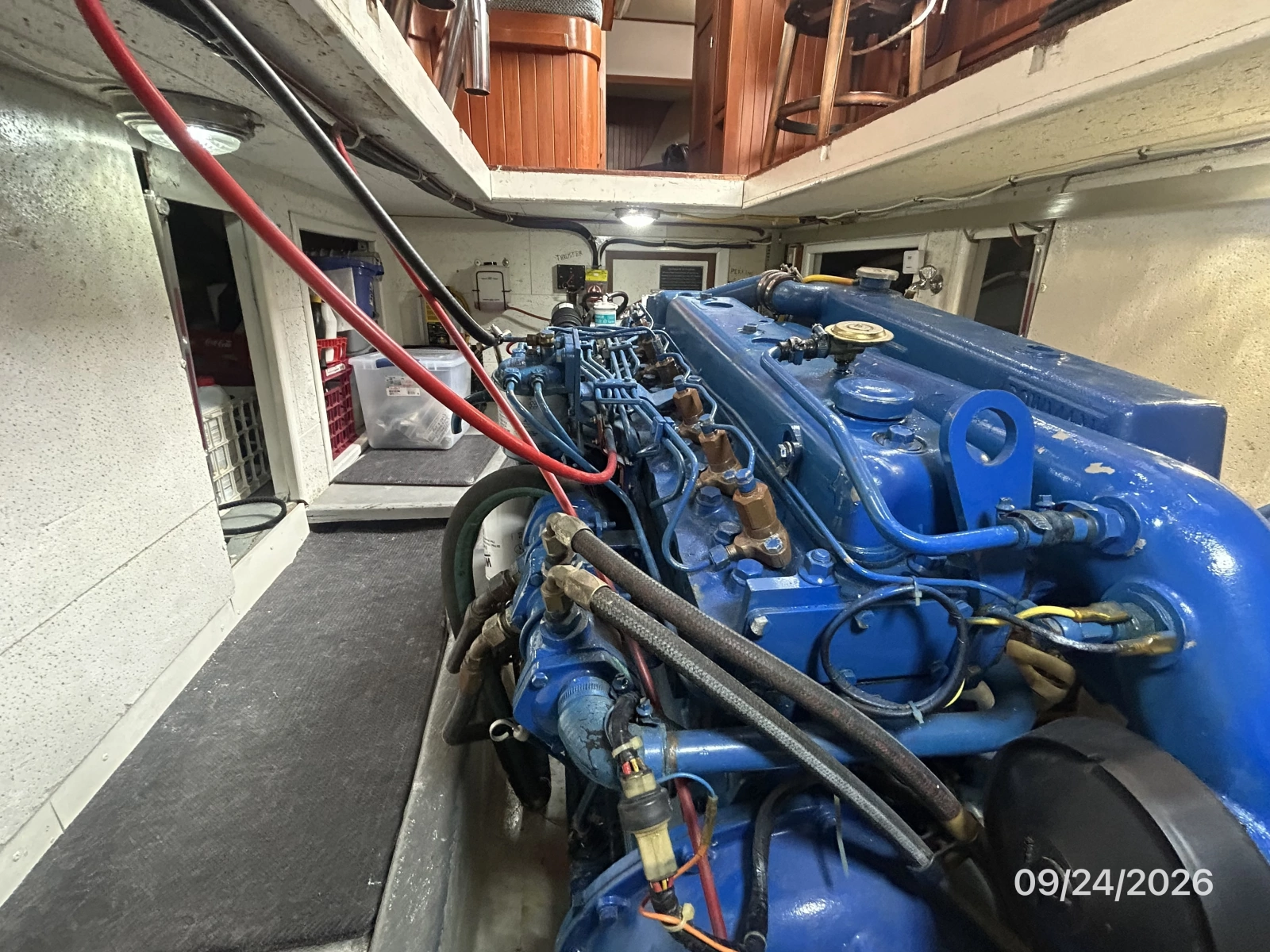 36' Monk engine room forward