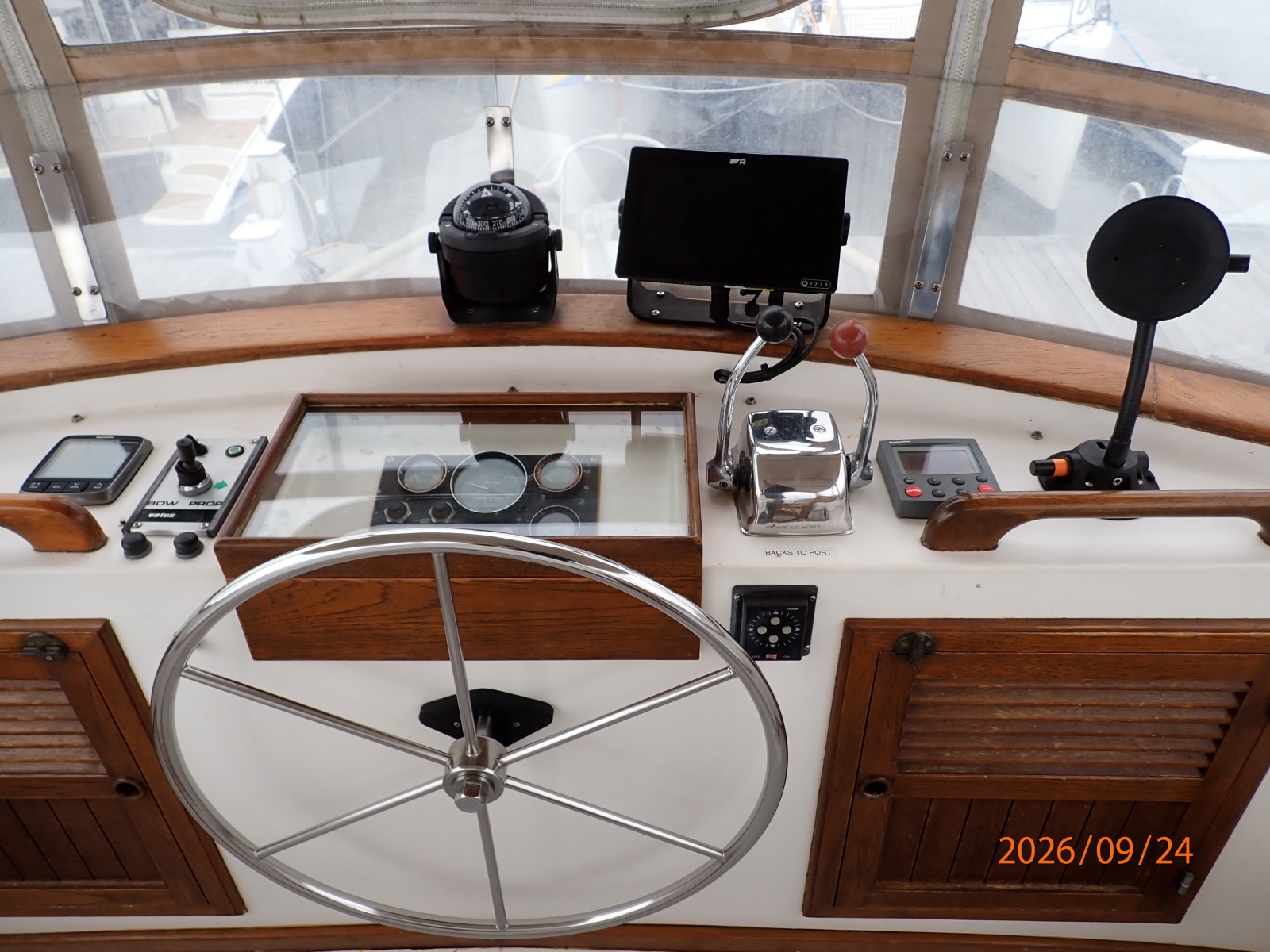 36' Monk flybridge helm3
