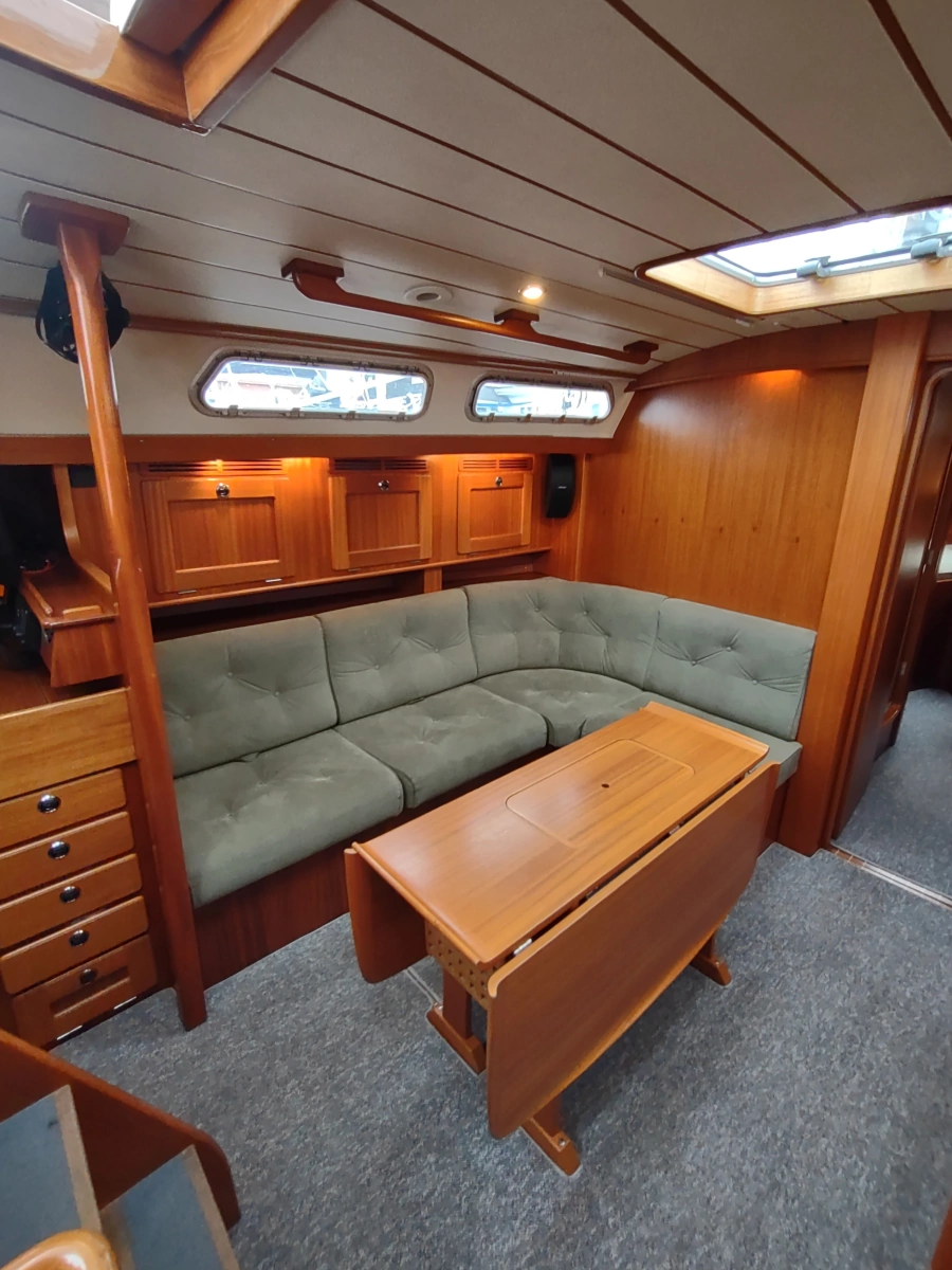 2004 Hallberg-Rassy 43