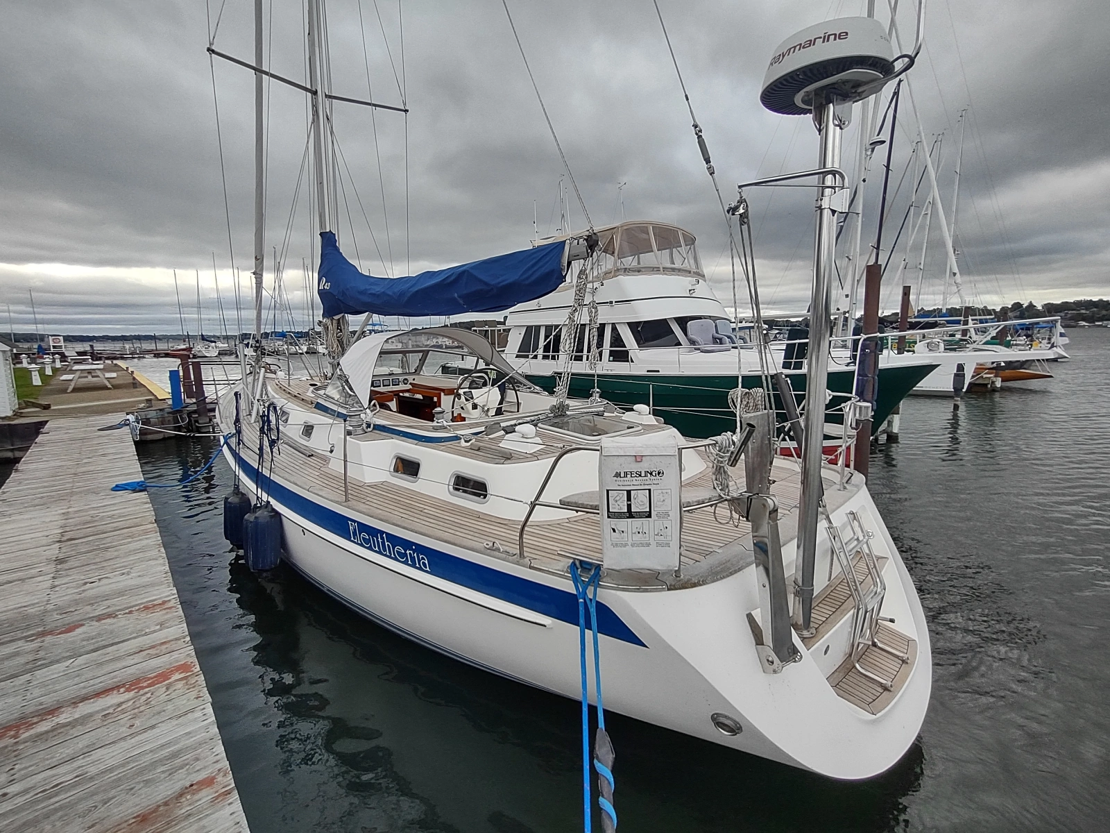 2004 Hallberg-Rassy 43