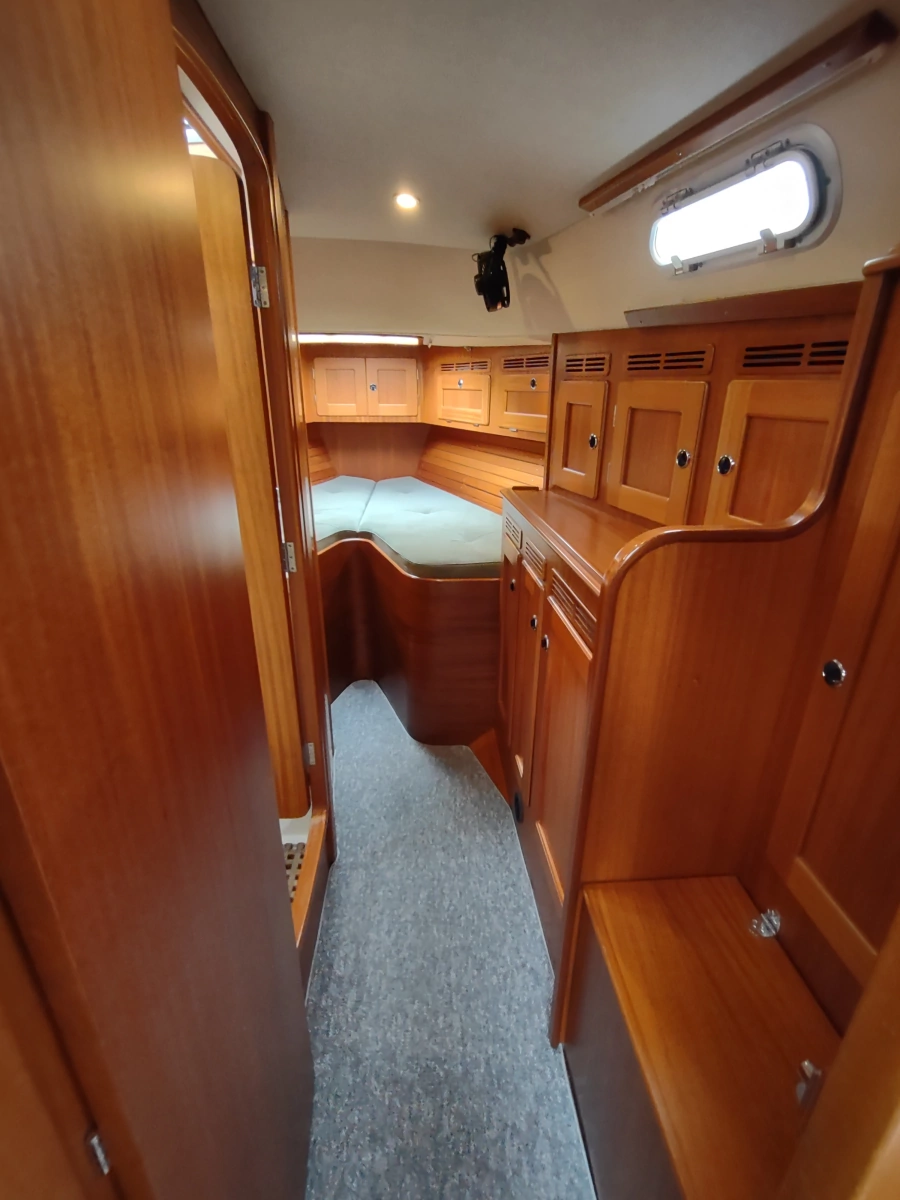 2004 Hallberg-Rassy 43