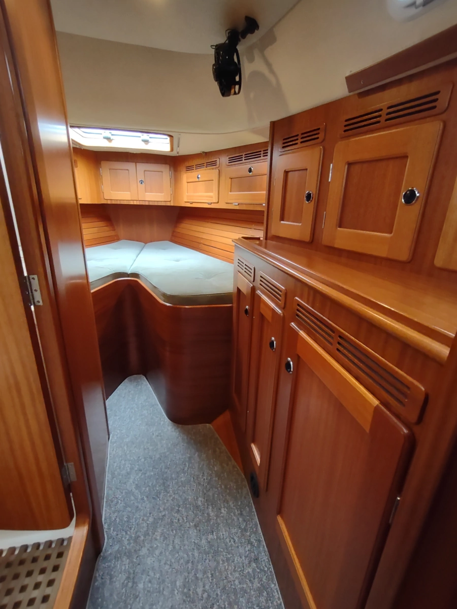2004 Hallberg-Rassy 43