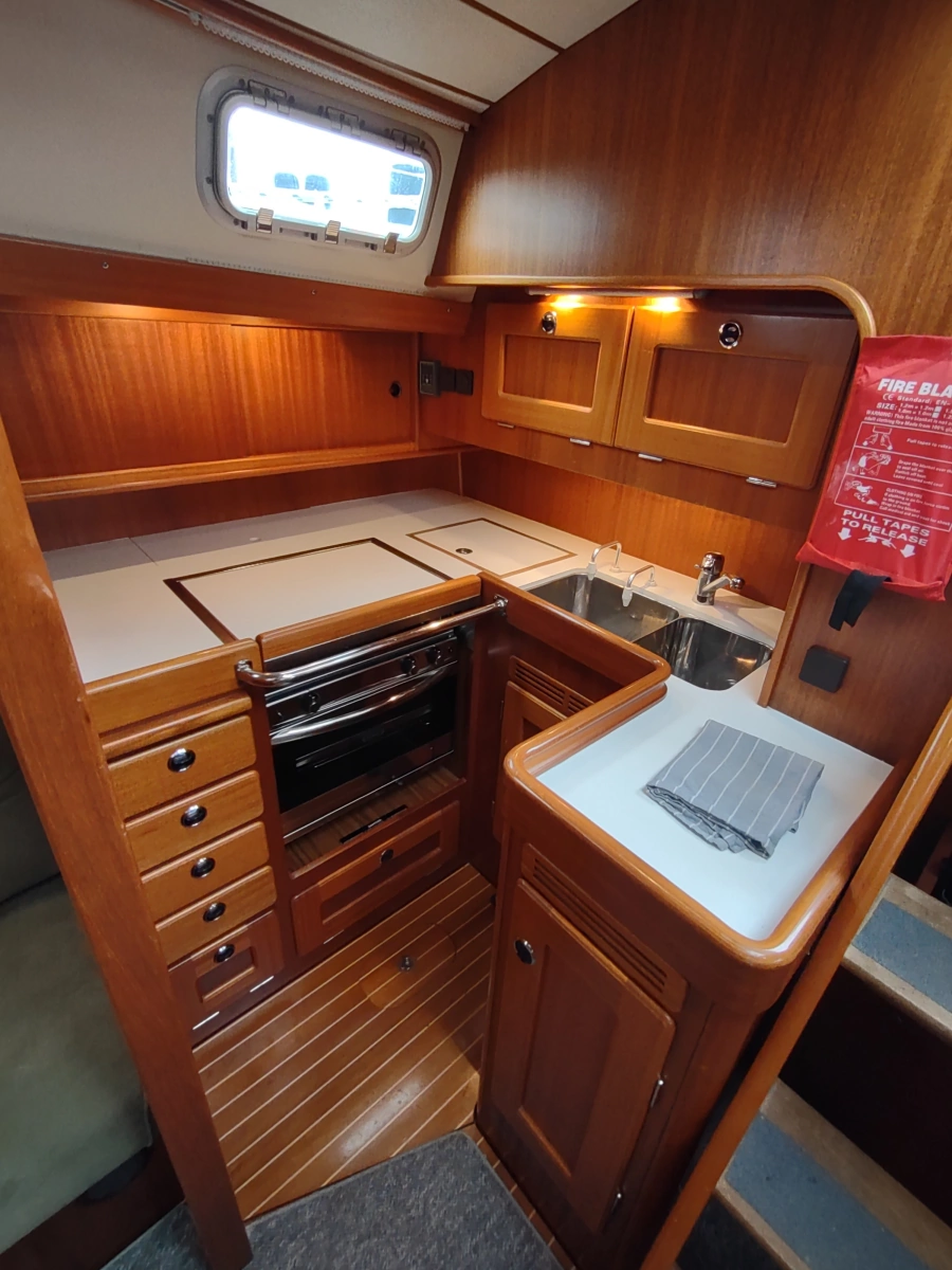 2004 Hallberg-Rassy 43