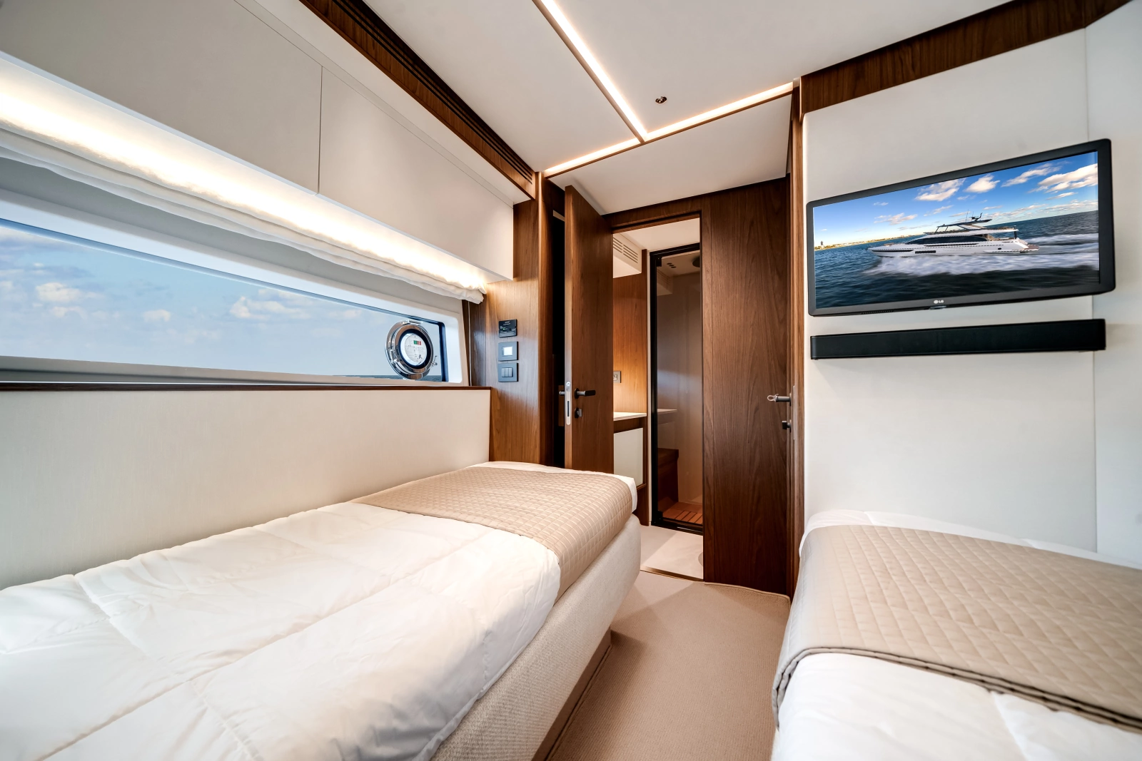 72ft Azimut Yacht For Sale