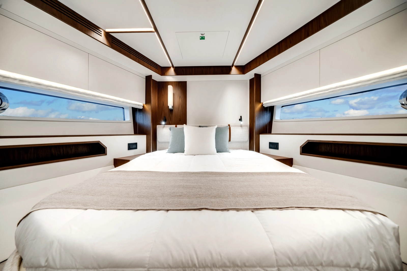 72ft Azimut Yacht For Sale