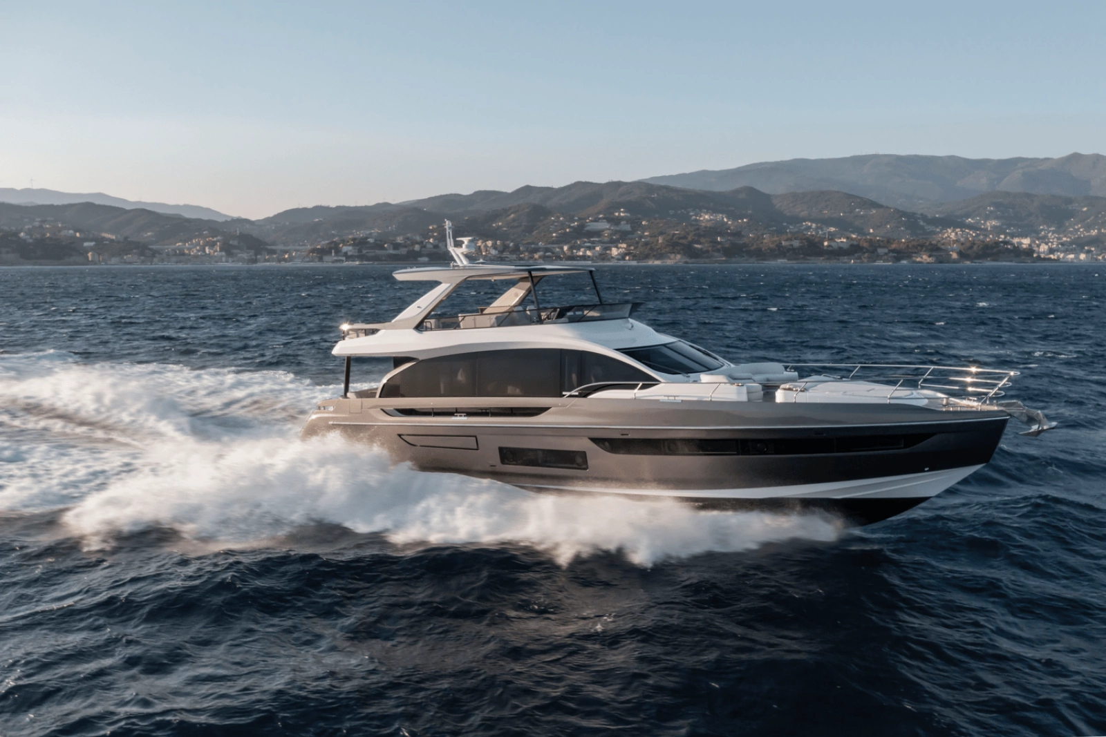 2025 Azimut Fly 72