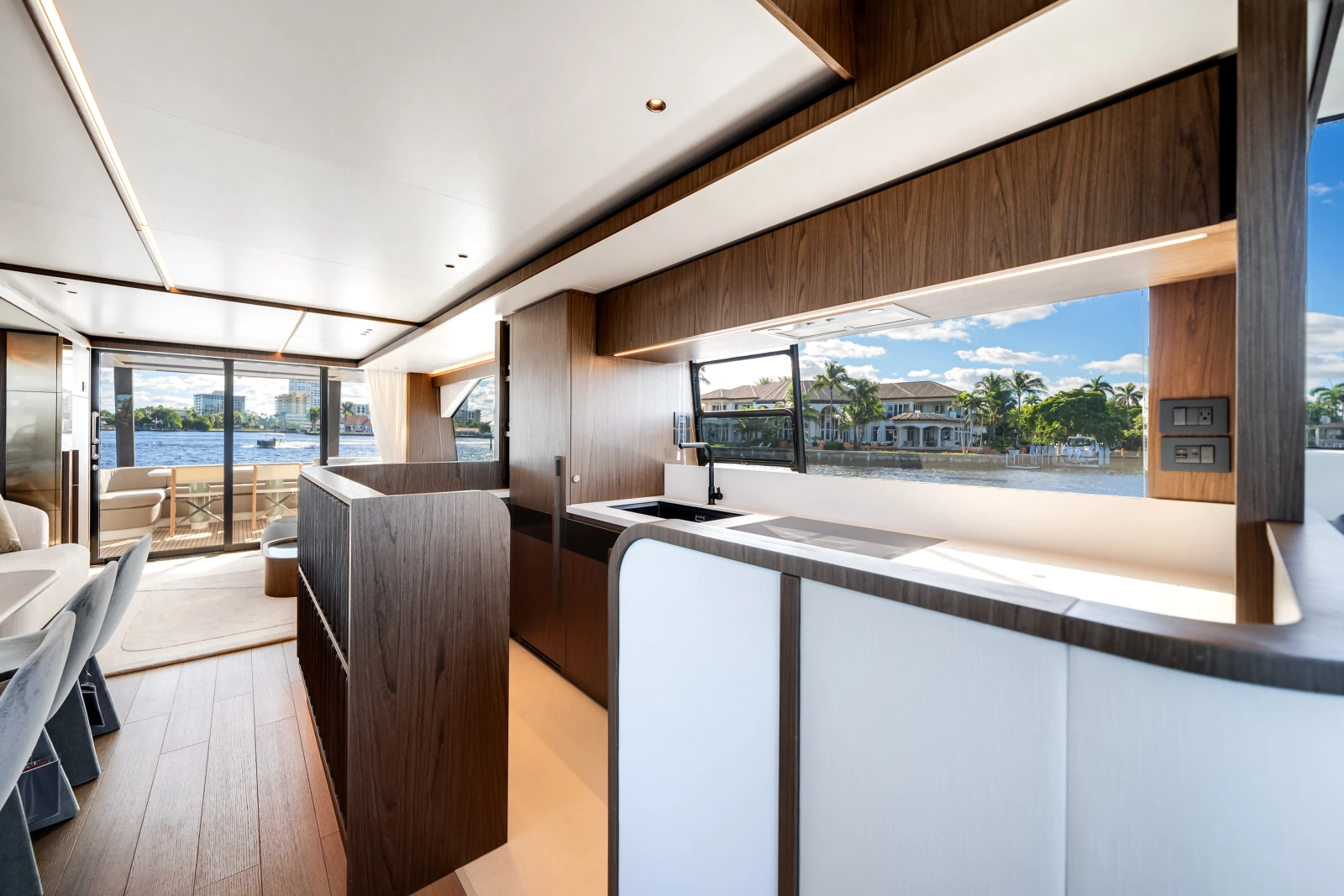72ft Azimut Yacht For Sale