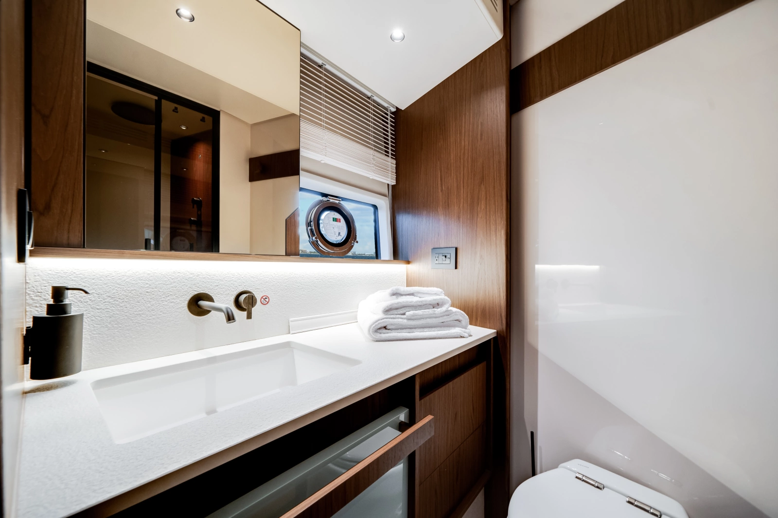 72ft Azimut Yacht For Sale
