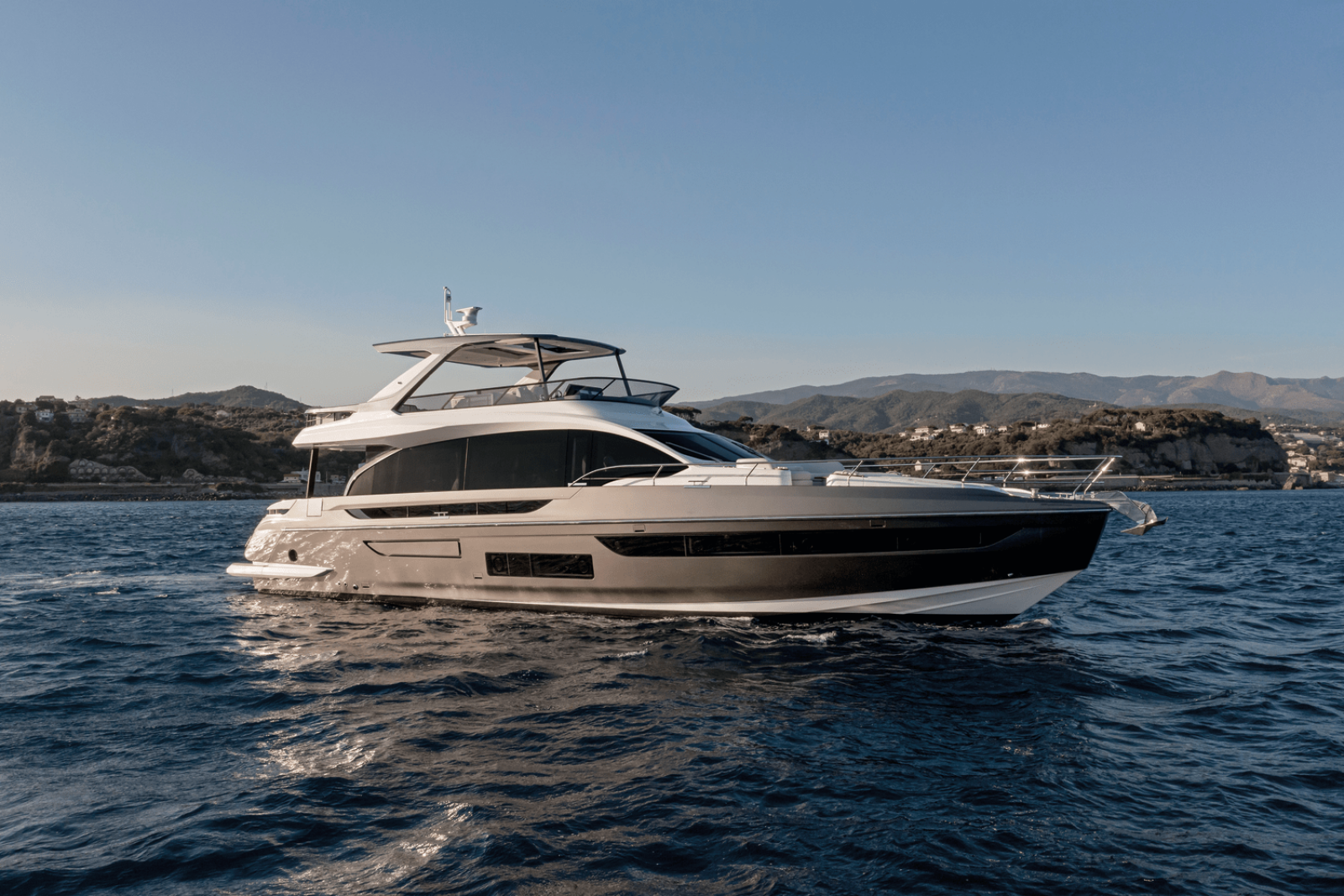 2025 Azimut Fly 72