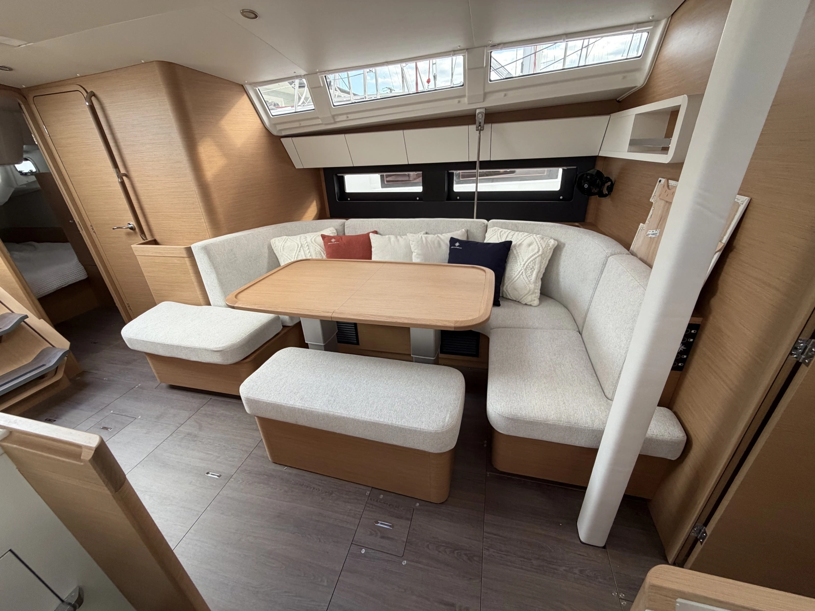 HULL 28  45ft Jeanneau Yacht For Sale