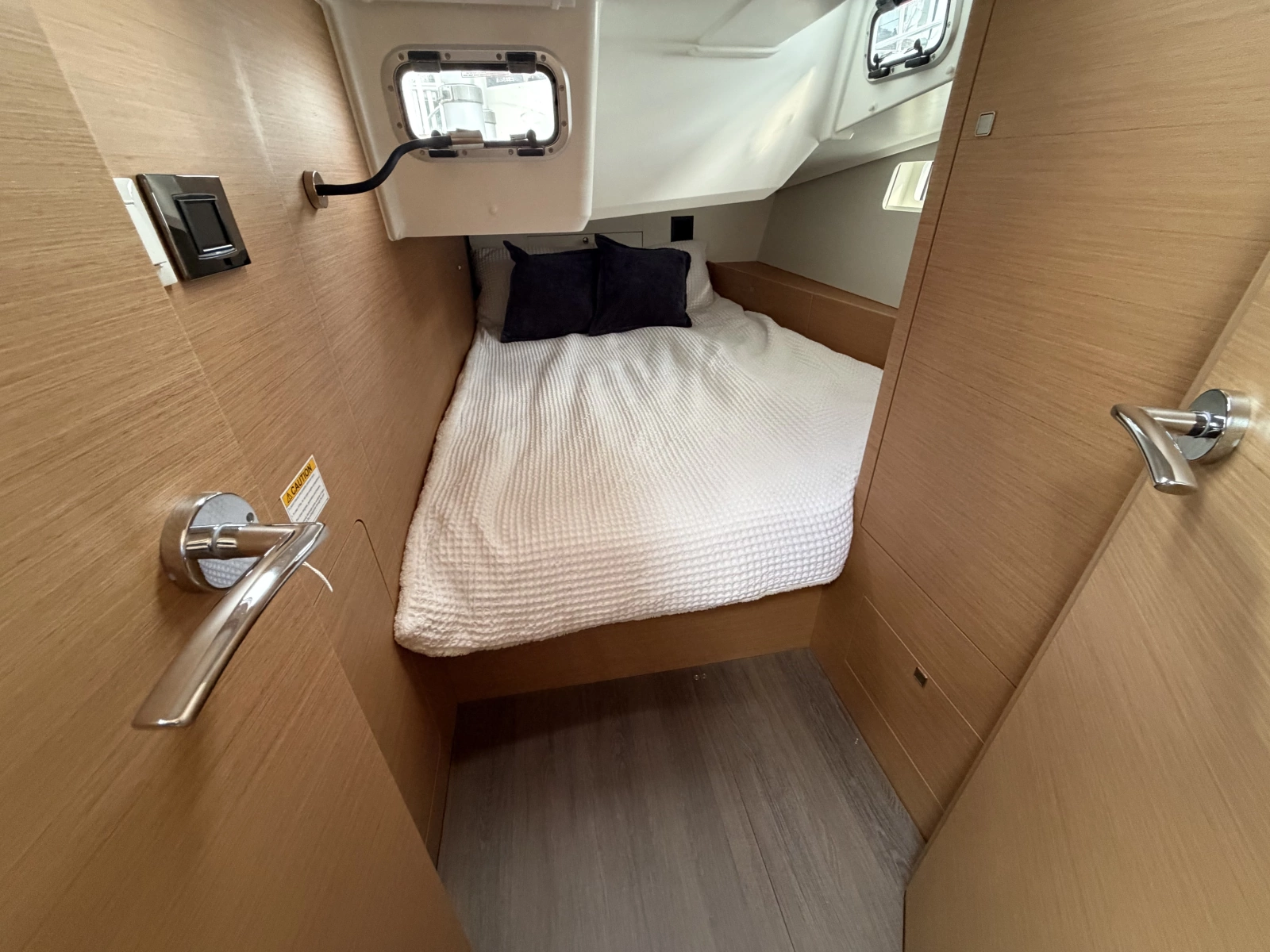 HULL 28  45ft Jeanneau Yacht For Sale