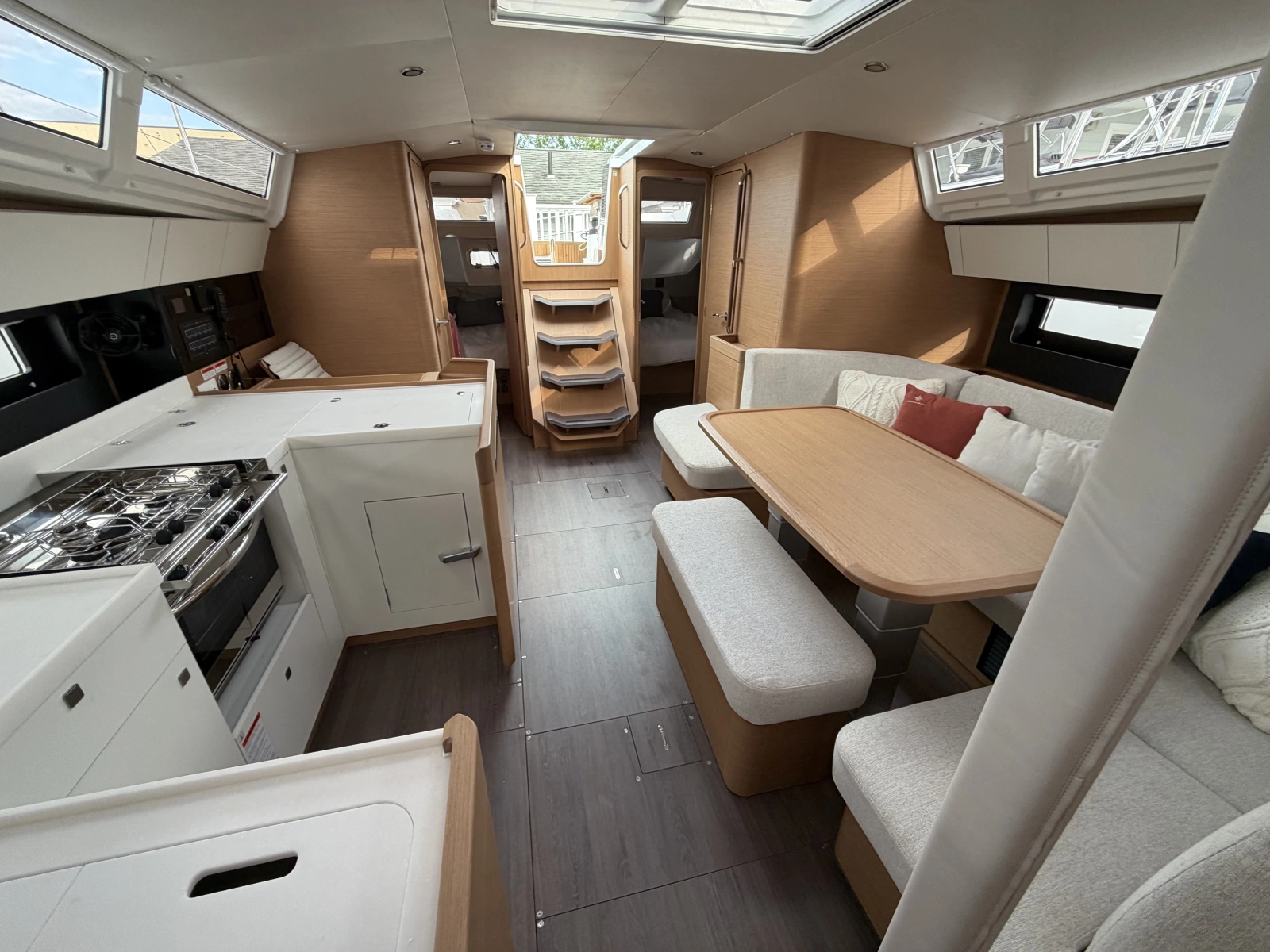 HULL 28  45ft Jeanneau Yacht For Sale