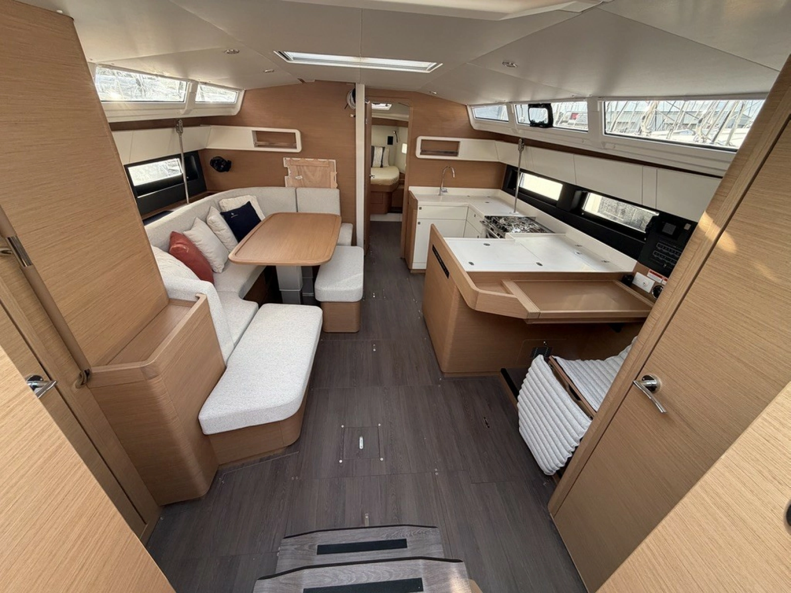 HULL 28  45ft Jeanneau Yacht For Sale