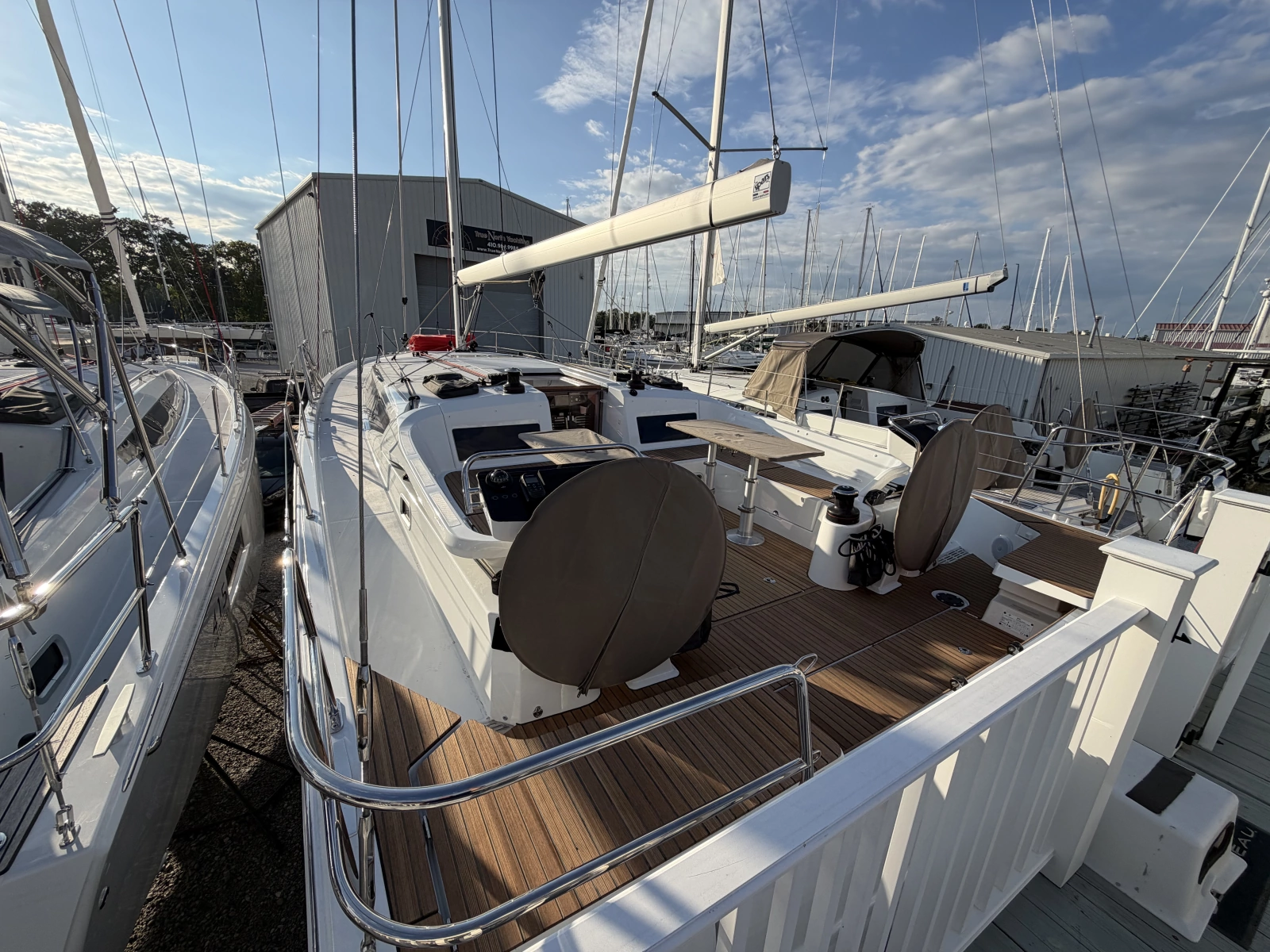 HULL 28  45ft Jeanneau Yacht For Sale