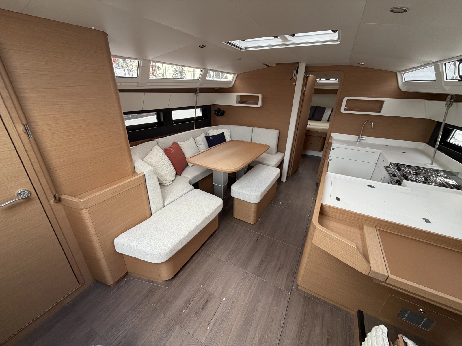 HULL 28  45ft Jeanneau Yacht For Sale