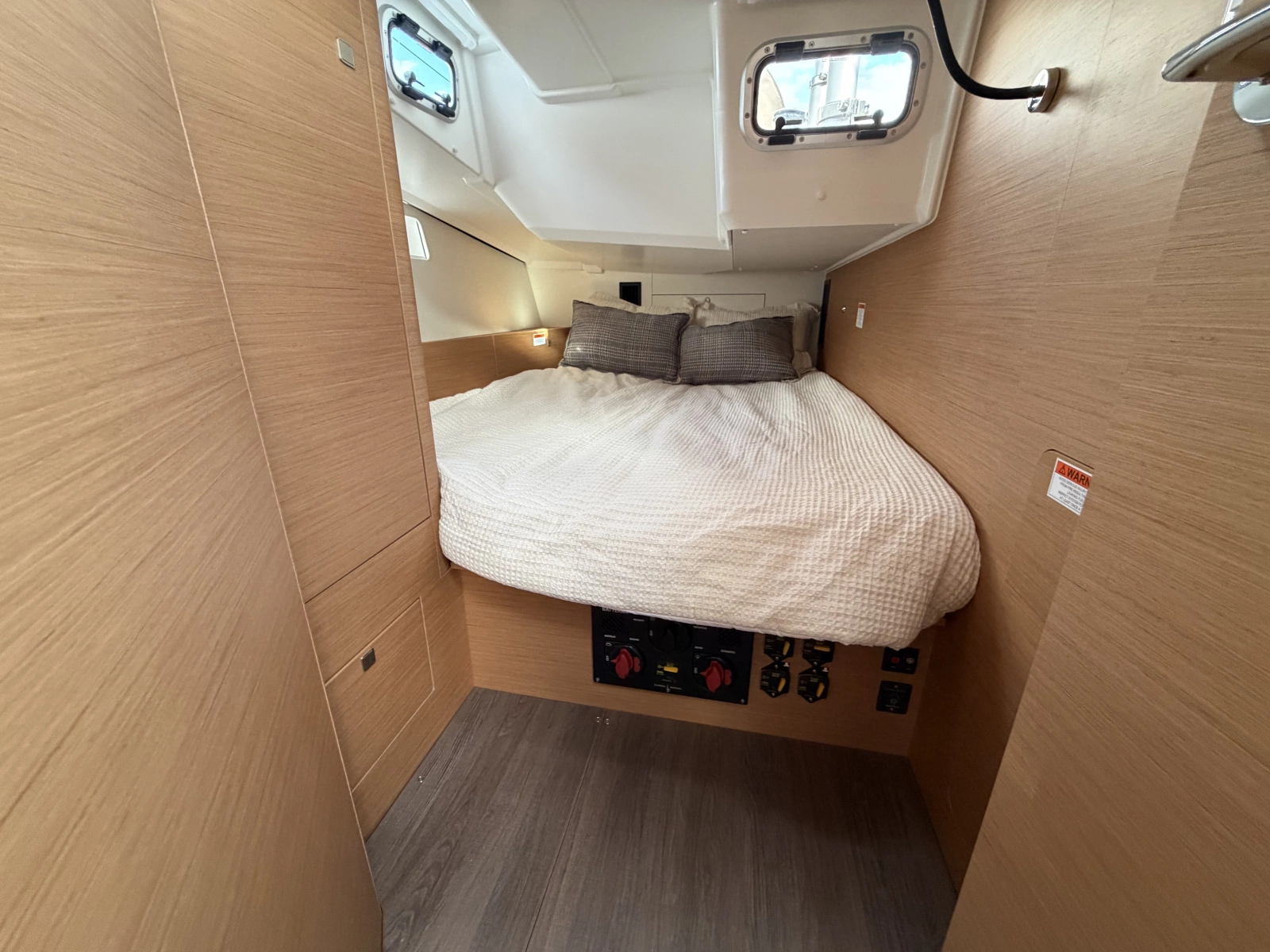 HULL 28  45ft Jeanneau Yacht For Sale