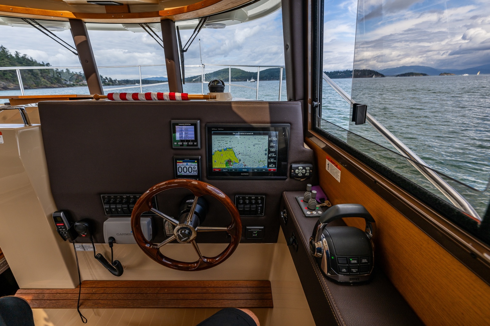 2016 Ranger Tugs R-29 S