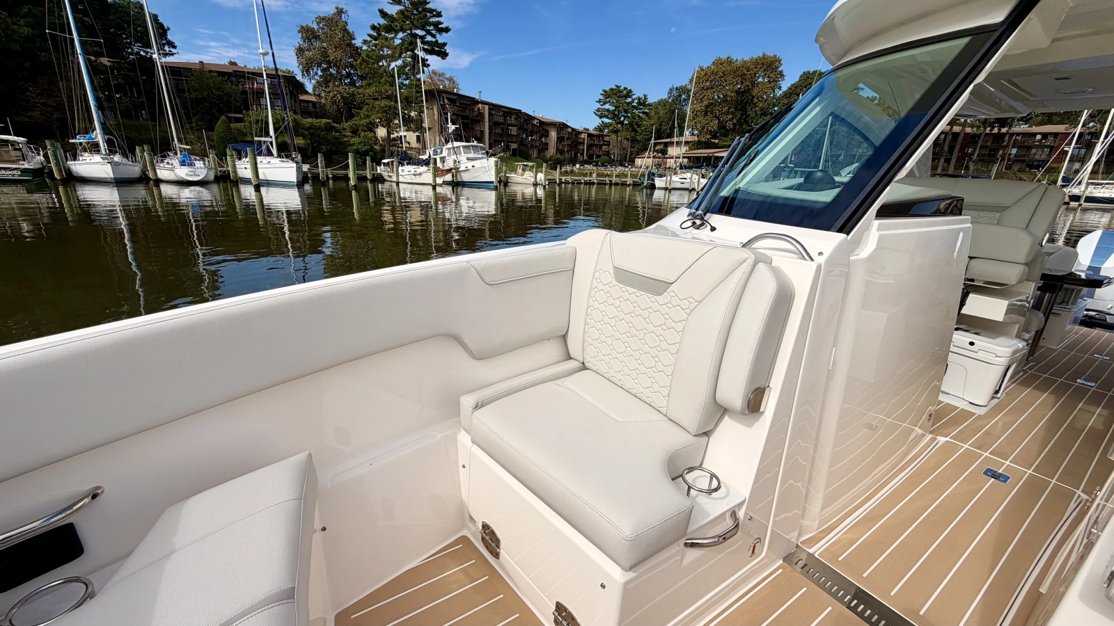 2026 Tiara Yachts 34 LX