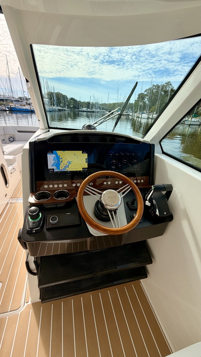 2026 Tiara Yachts 34 LX