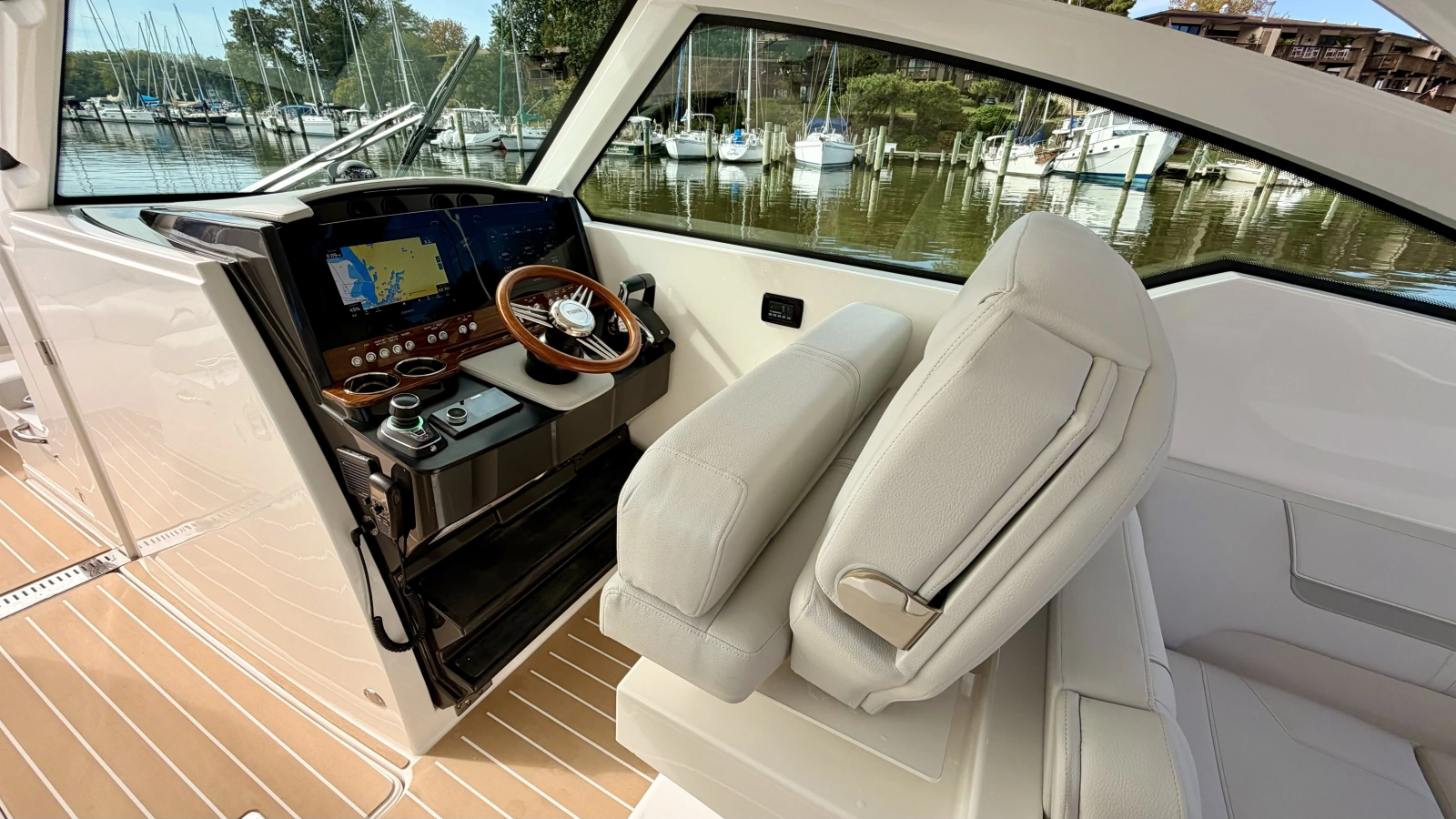 2026 Tiara Yachts 34 LX