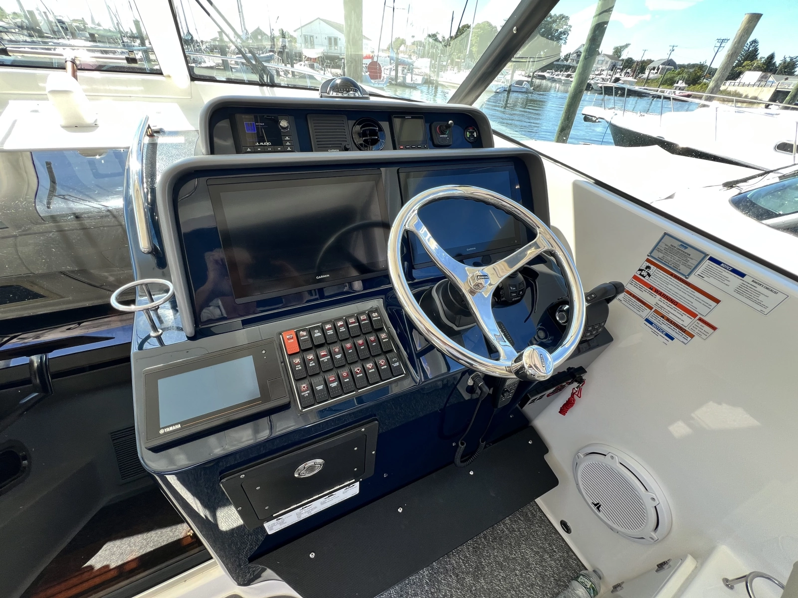2020 Pursuit 385 Offshore