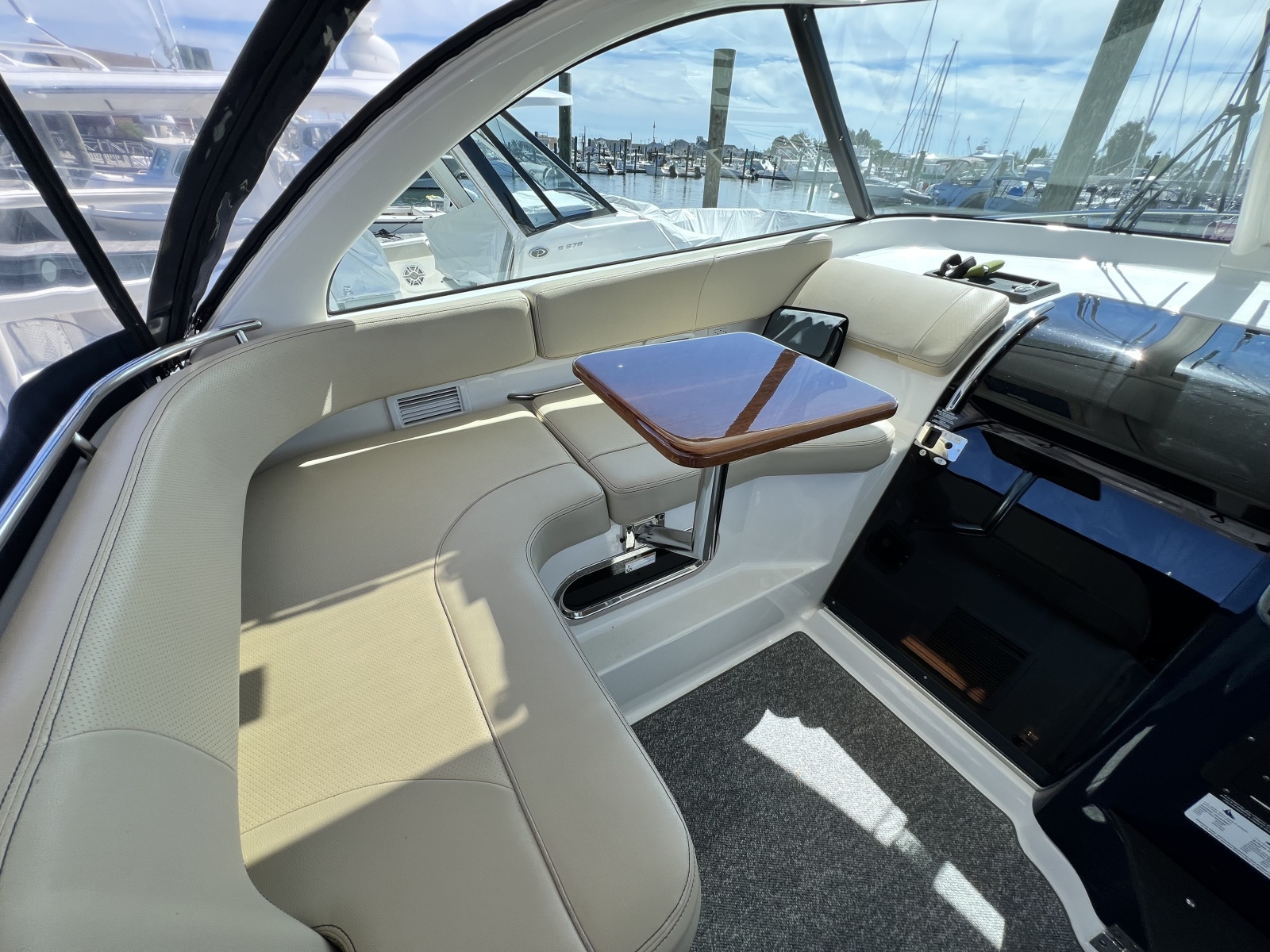 2020 Pursuit 385 Offshore