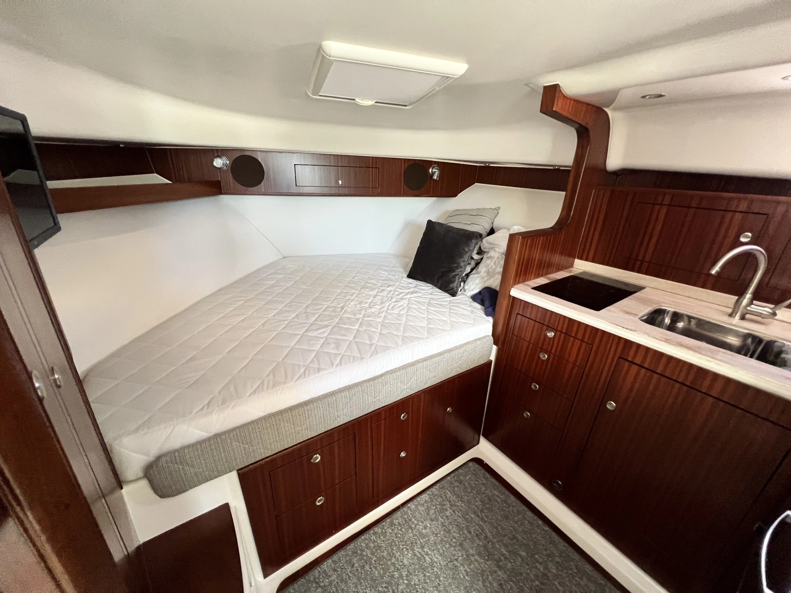 2020 Pursuit 385 Offshore