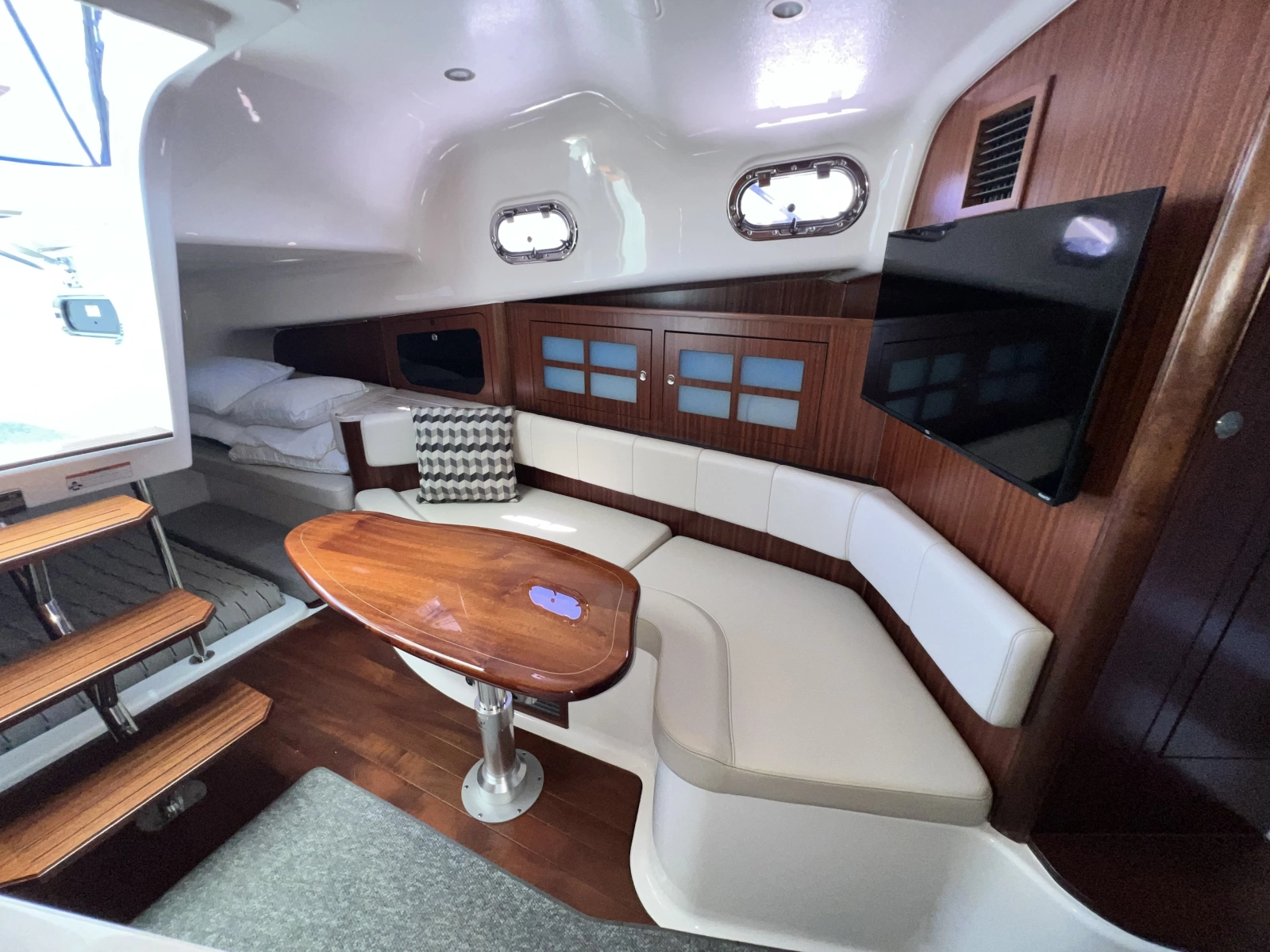 2020 Pursuit 385 Offshore