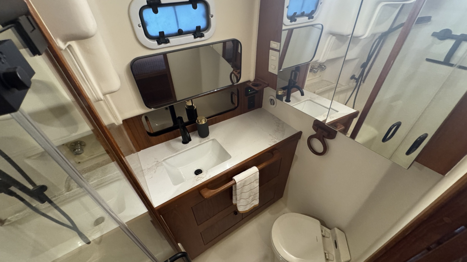 Aft Master Ensuite