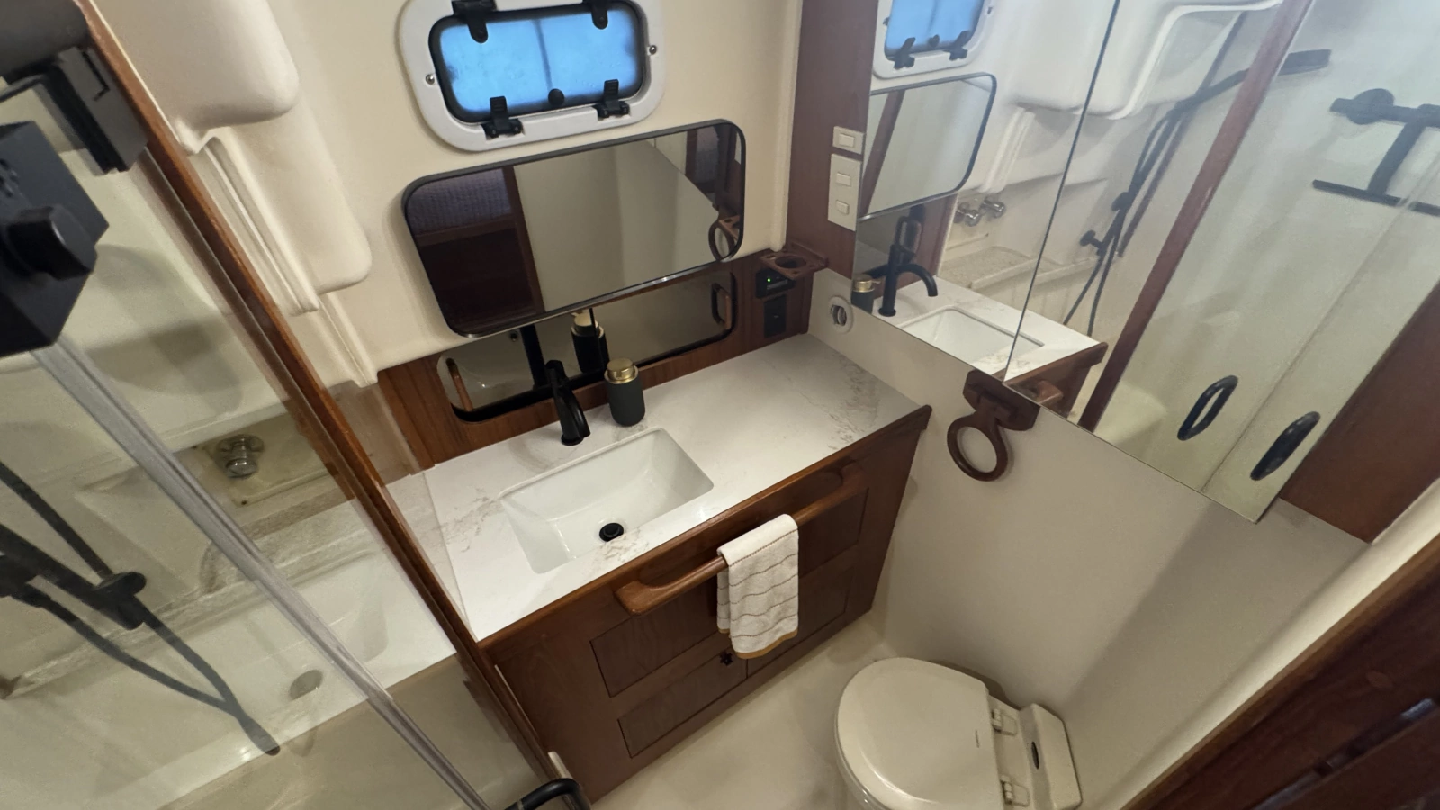 Aft Master Ensuite