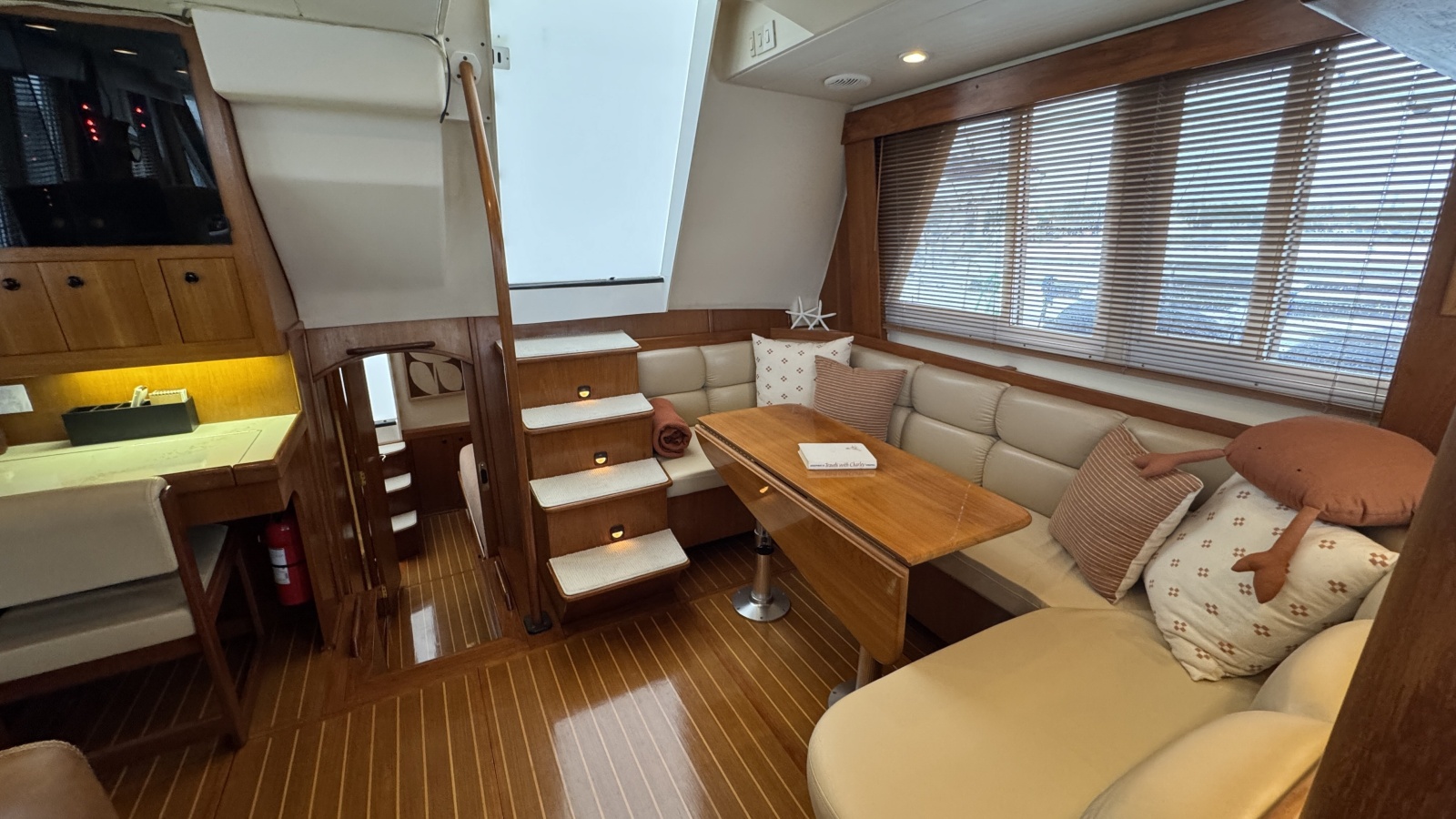 Salon Looking Aft