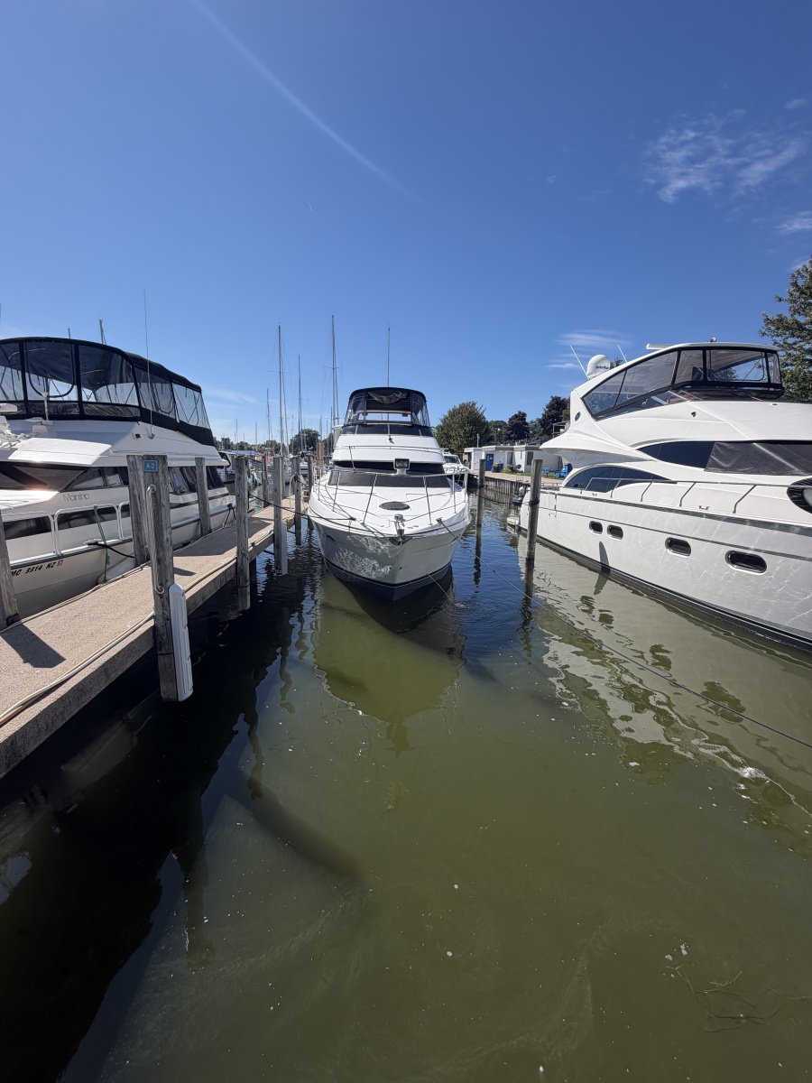 2000 Carver 396 Motor Yacht