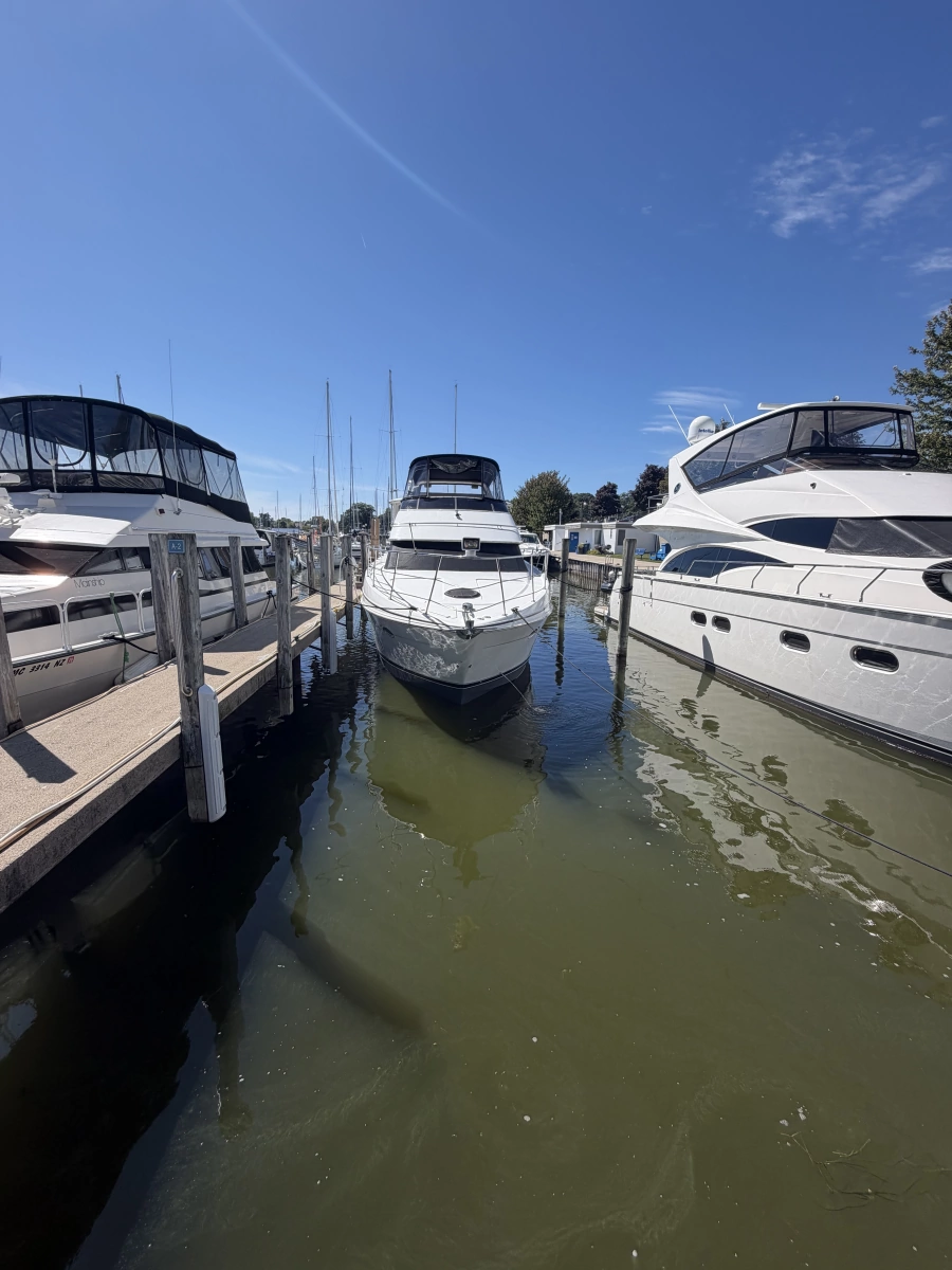 2000 Carver 396 Motor Yacht